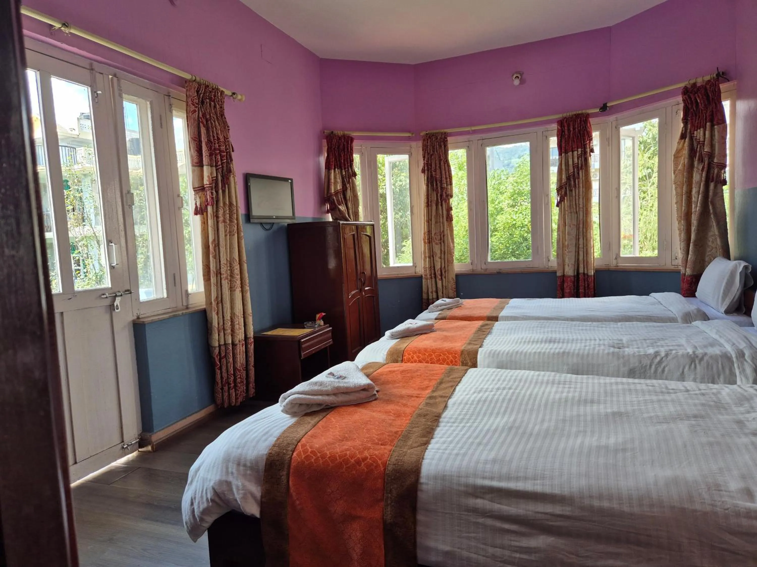 TV and multimedia, Bed in Hotel Fishtail Villa