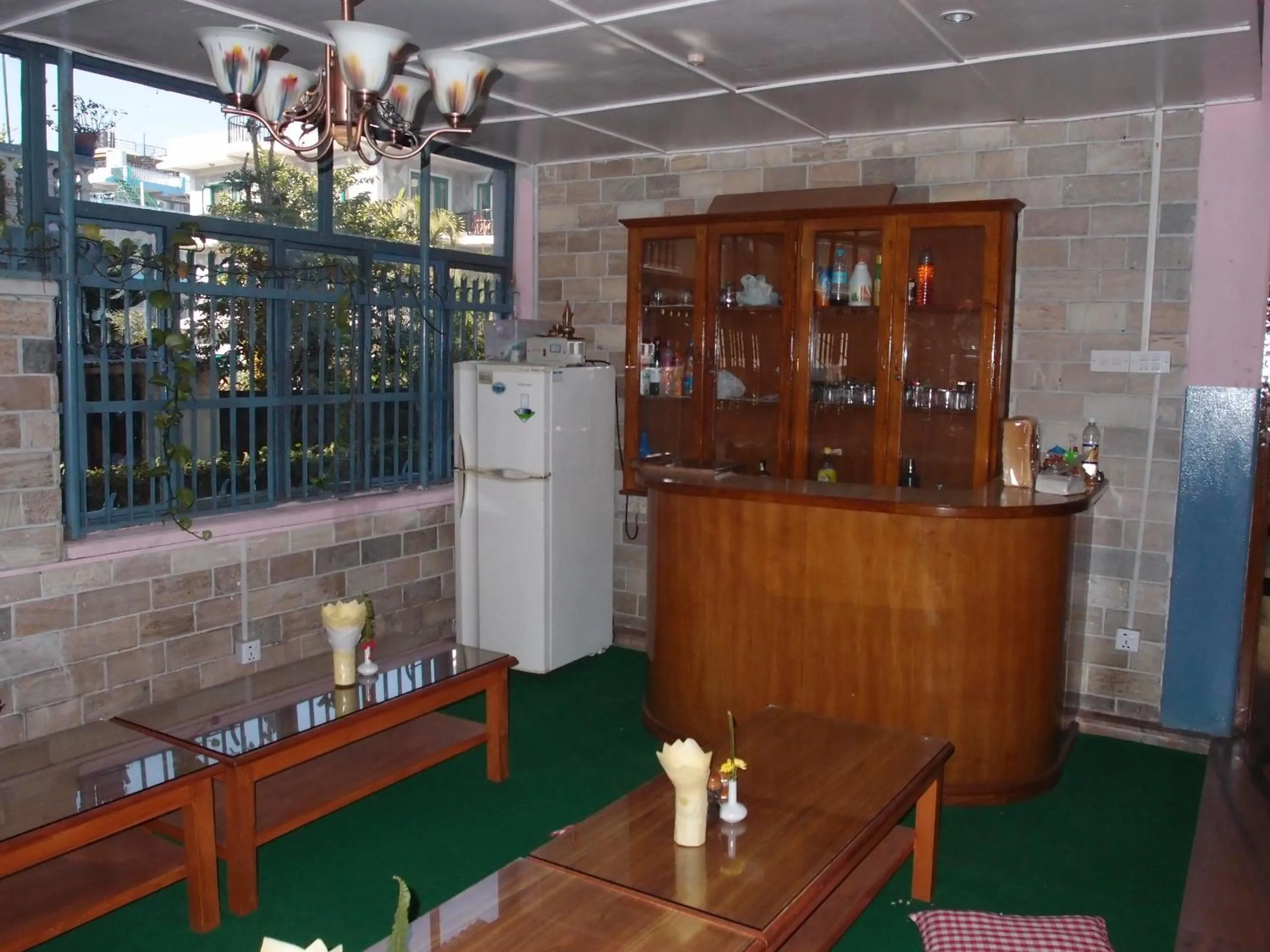 Restaurant/places to eat in Hotel Fishtail Villa