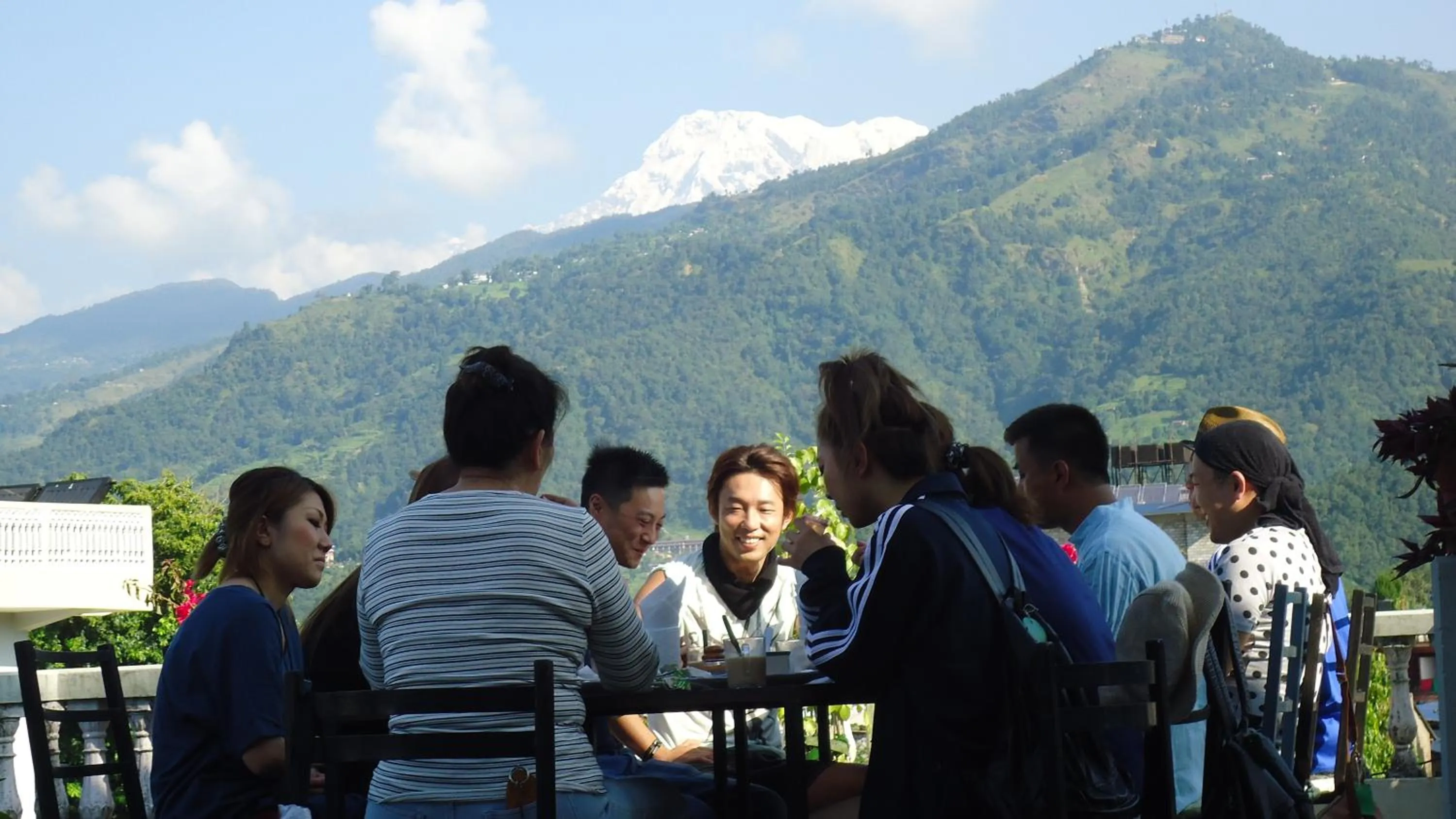 Restaurant/places to eat in Hotel Fishtail Villa