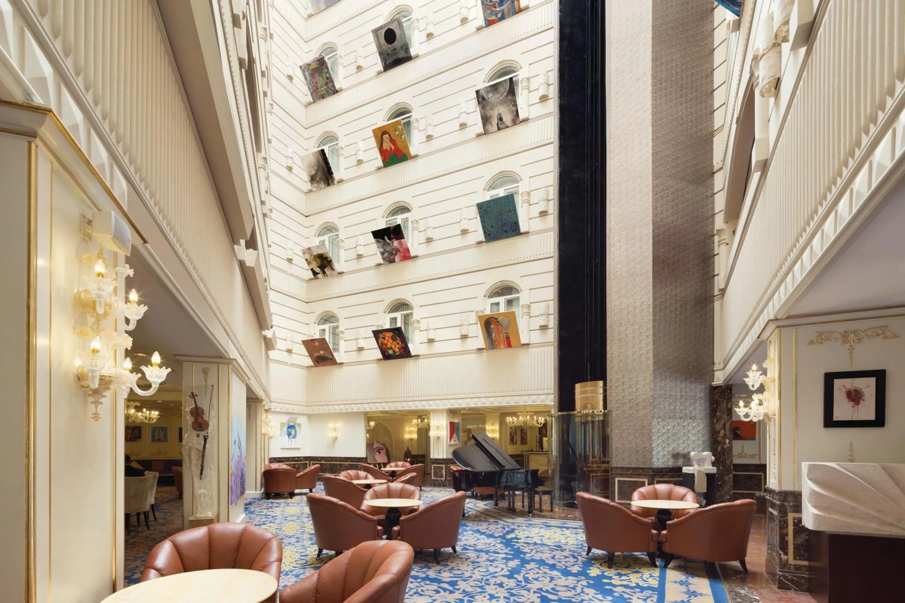 Lounge or bar in Grand Regency Doha, Trademark Collection by Wyndham