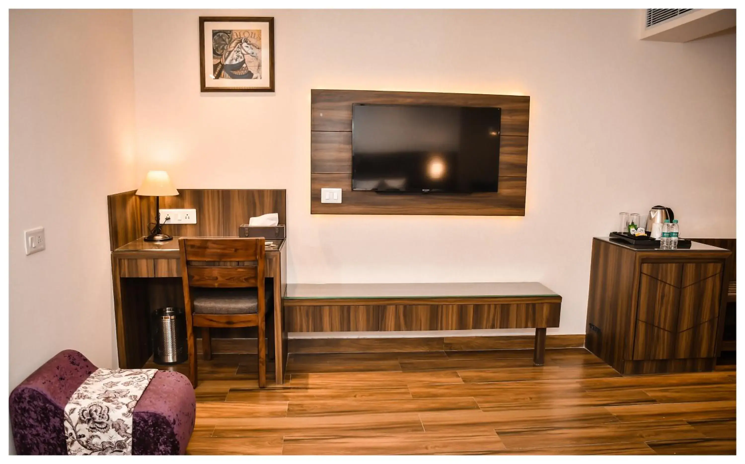 Communal lounge/ TV room in THE DOWNTOWN Communal lounge/ TV room in THE DOWNTOWN