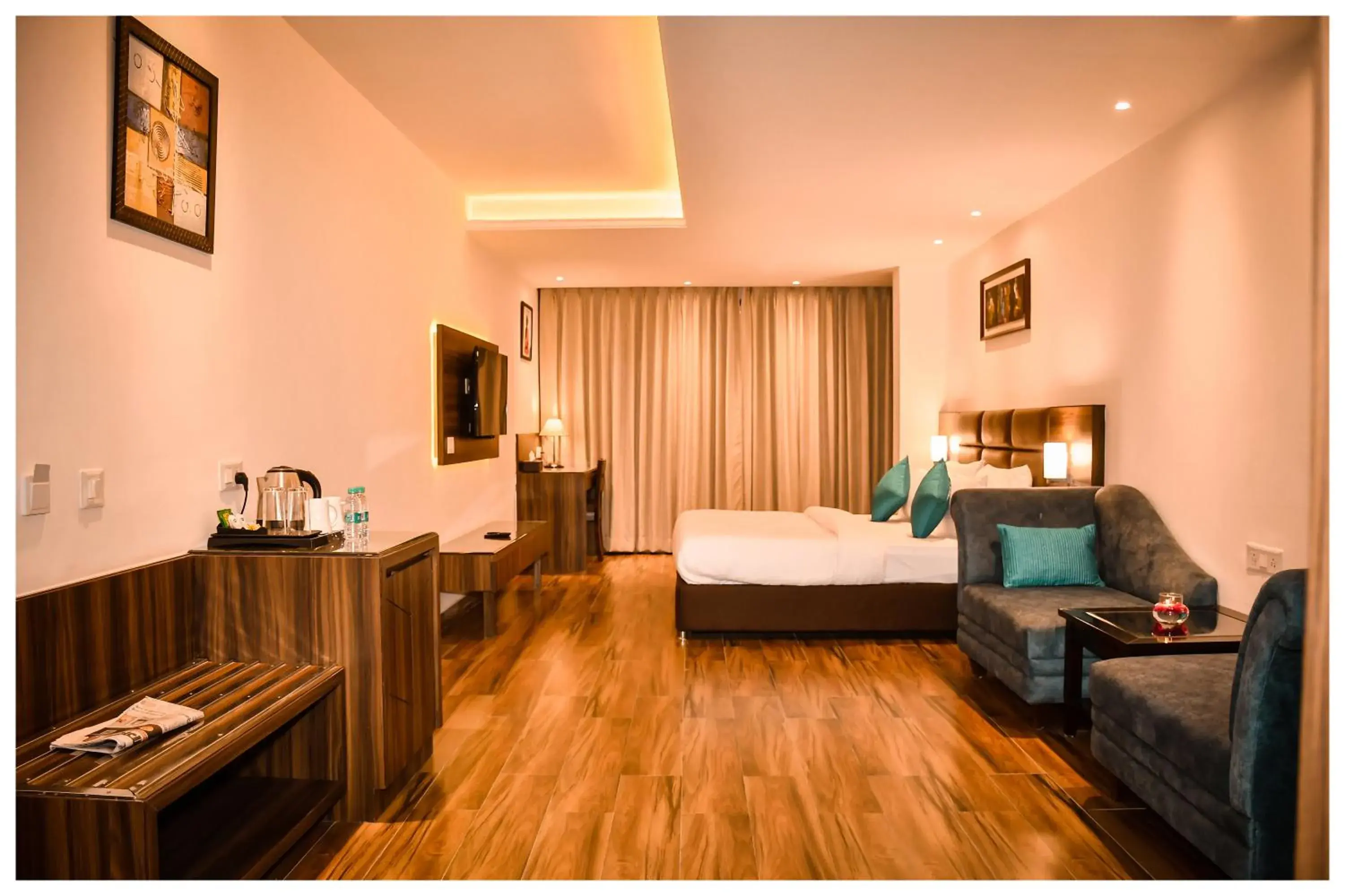 Photo of the whole room, Bed in THE DOWNTOWN Photo of the whole room, Bed in THE DOWNTOWN