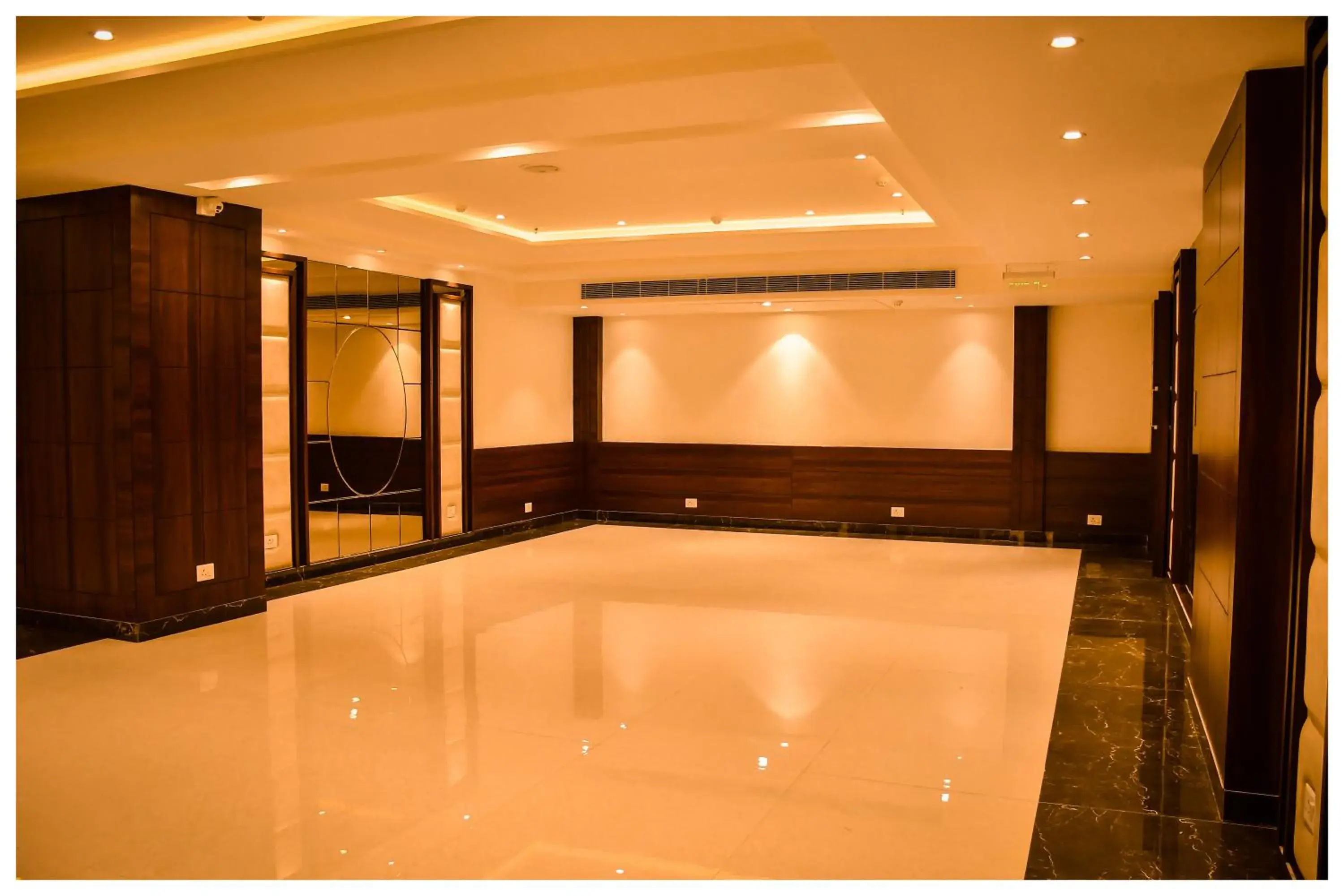 Business facilities in THE DOWNTOWN Business facilities in THE DOWNTOWN