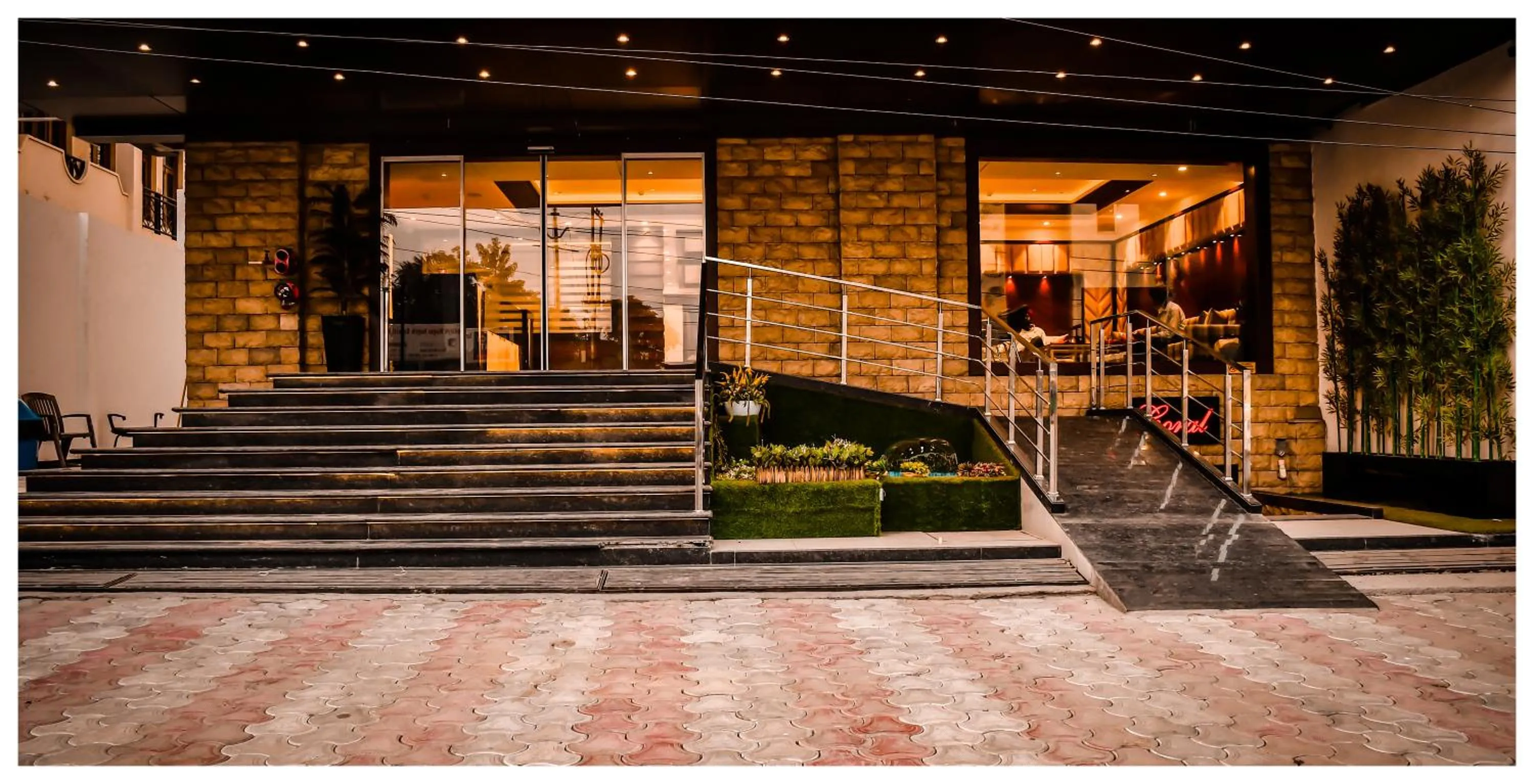 Facade/entrance in THE DOWNTOWN