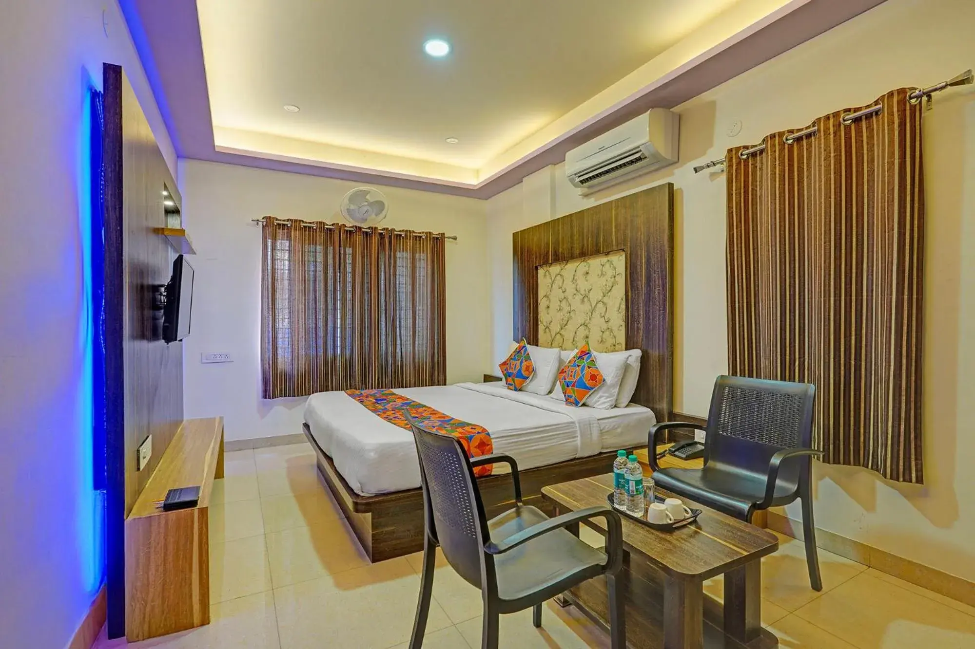 Deluxe Room - single occupancy in FabHotel Royal Blue Meridian Inn Deluxe Room - single occupancy in FabHotel Royal Blue Meridian Inn