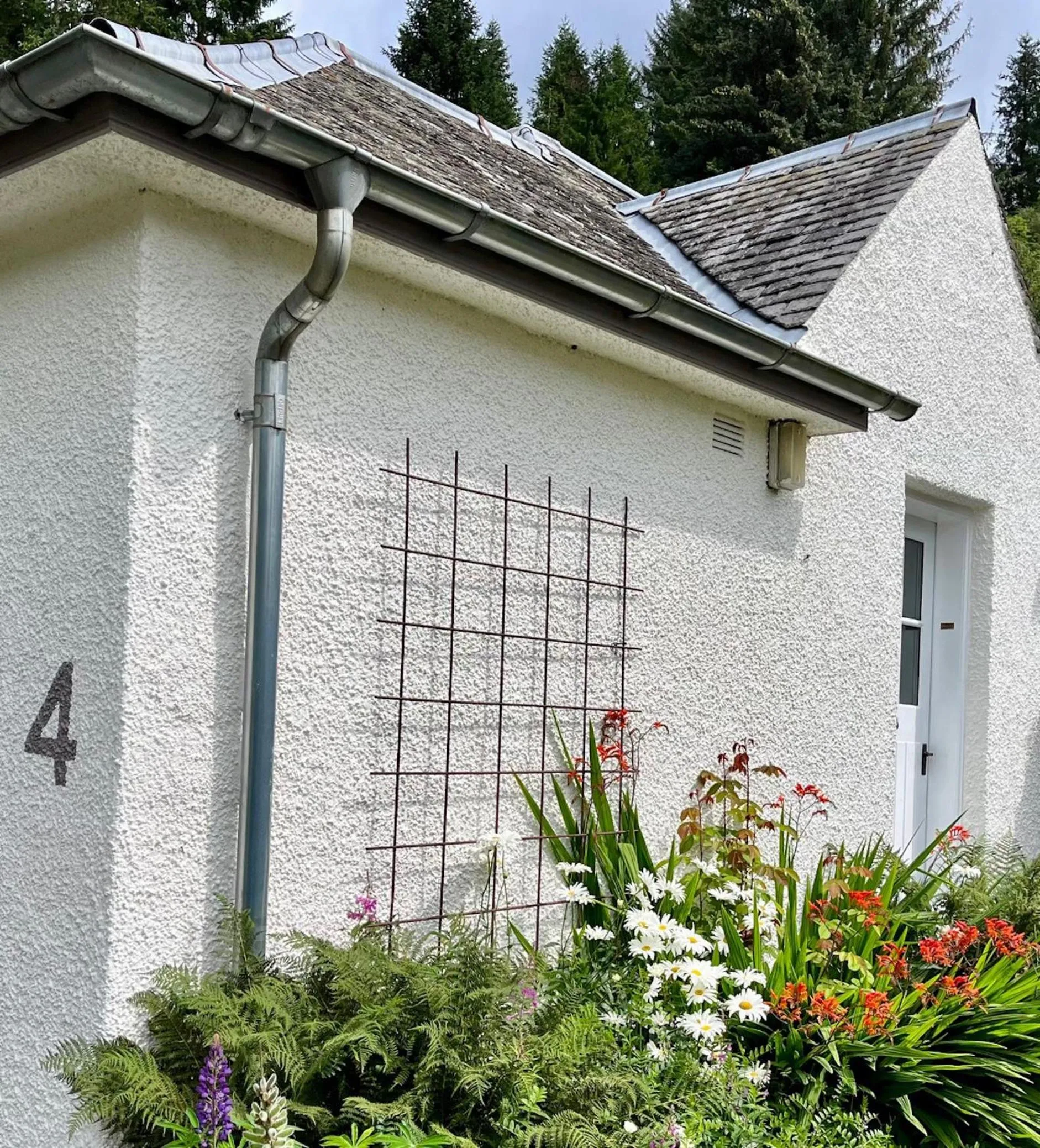 Property building in 4 Balvaig Cottage, Strathyre