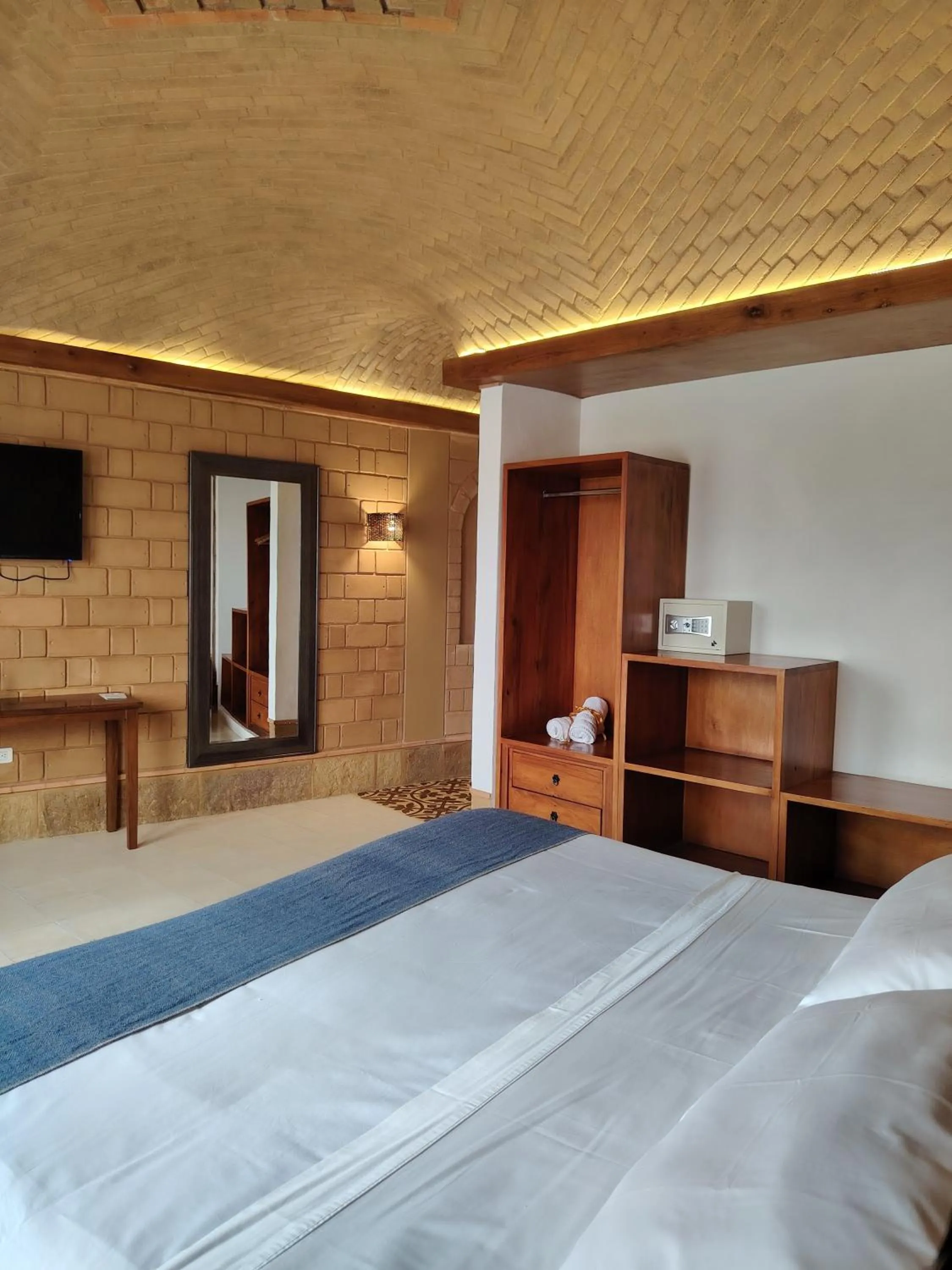 TV and multimedia, Bed in La Alhambra Hotel Boutique