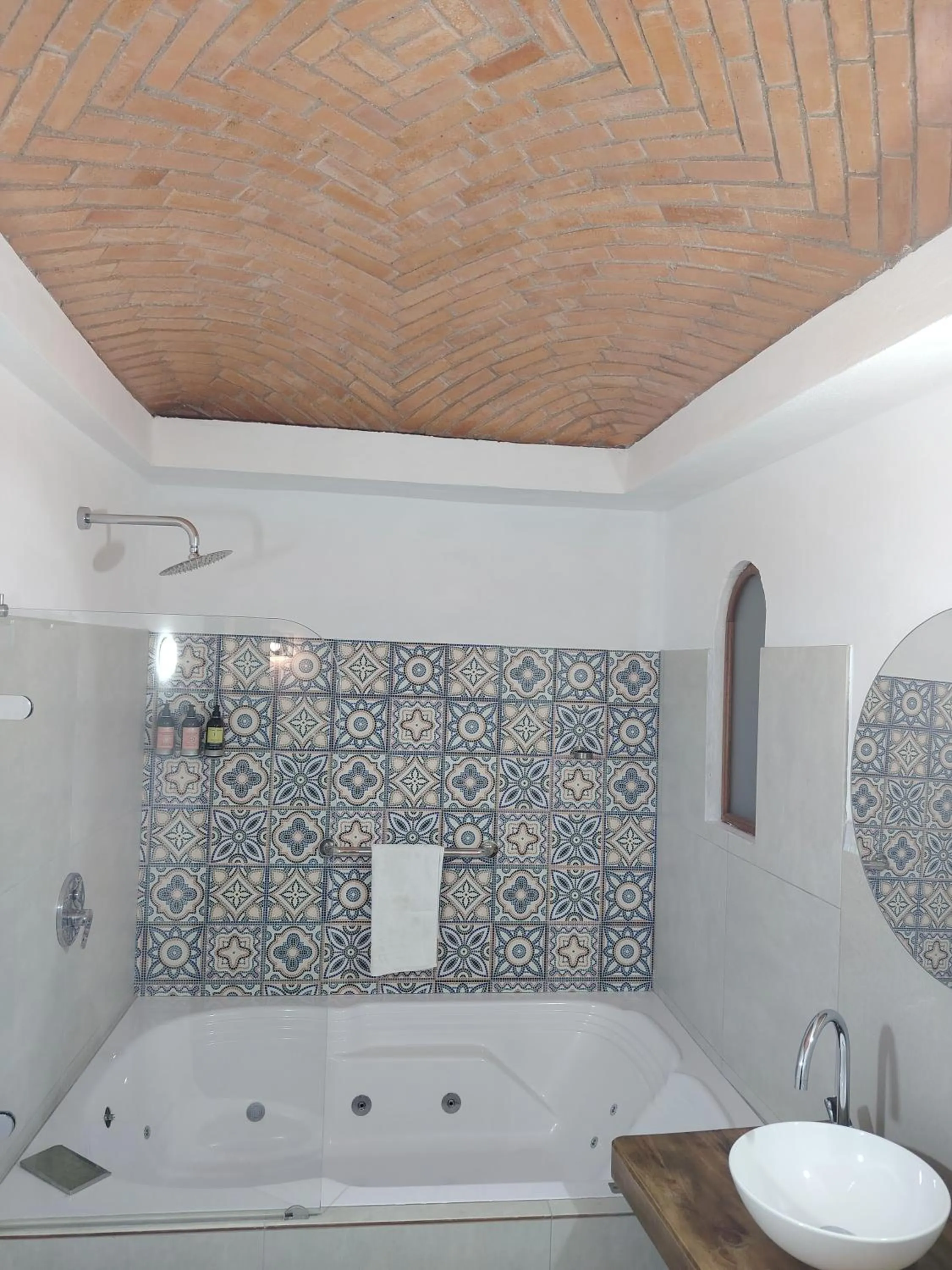 Shower in La Alhambra Hotel Boutique