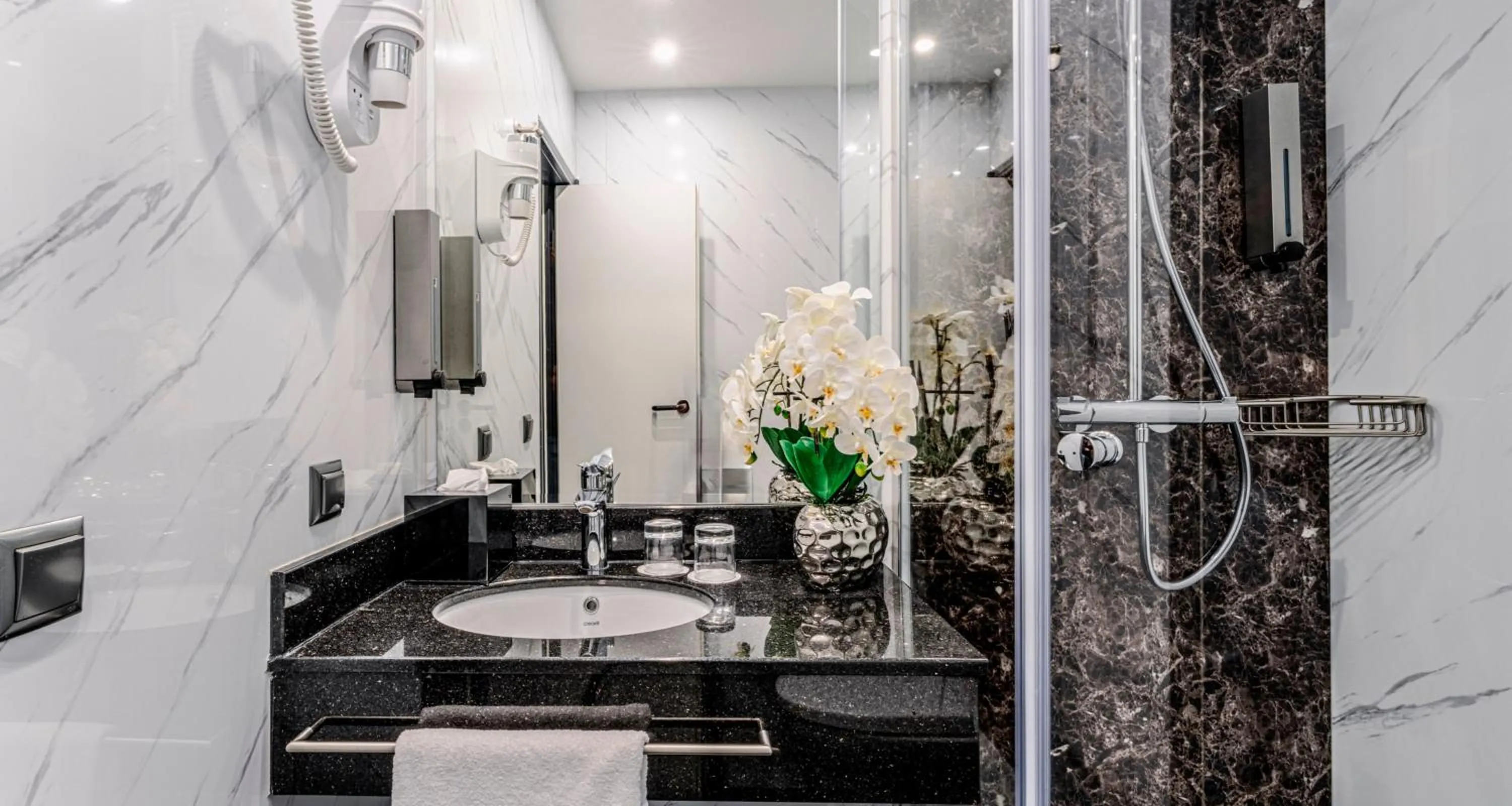 Bathroom in PLAZA INN Mühldorf