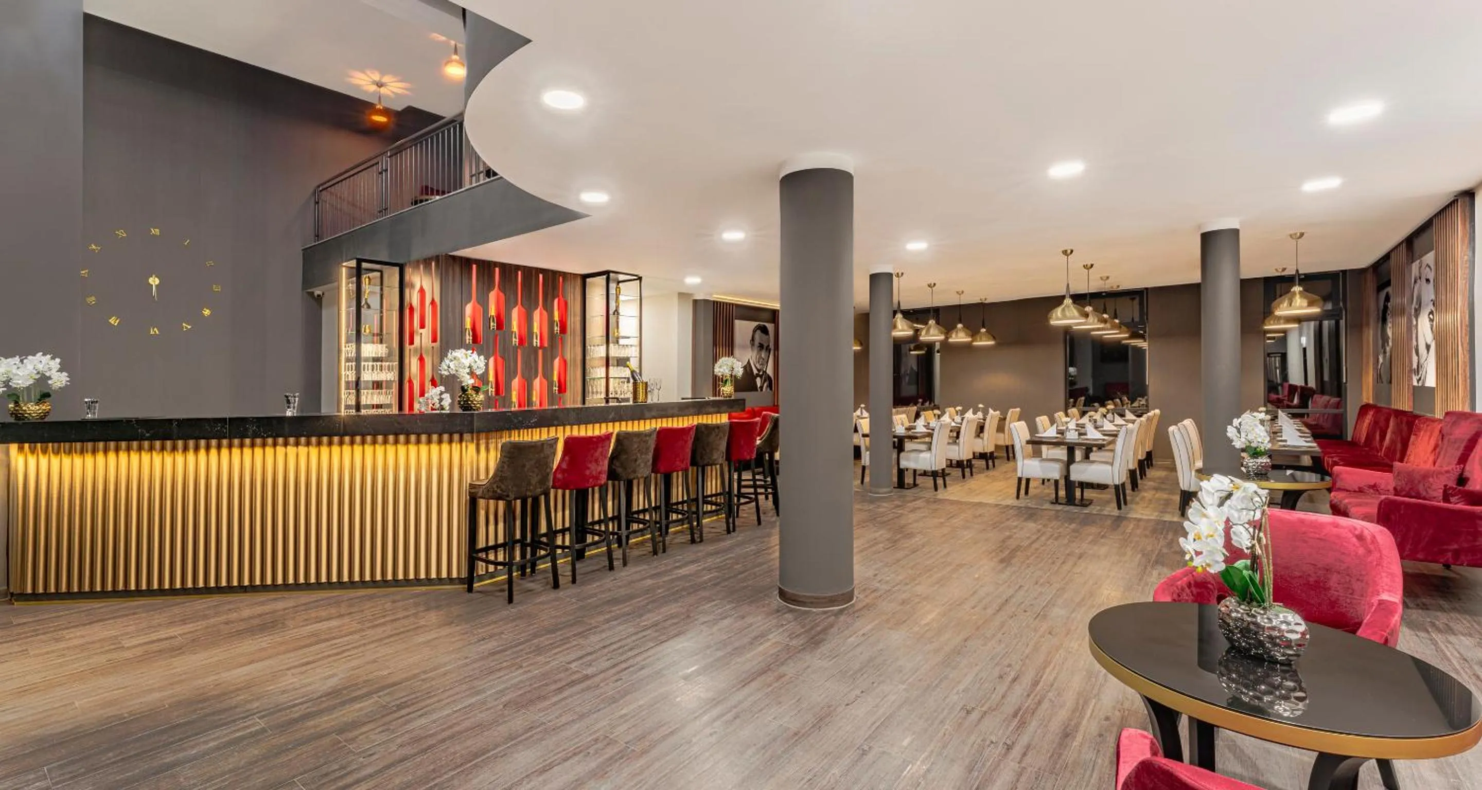 Lounge or bar in PLAZA INN Mühldorf