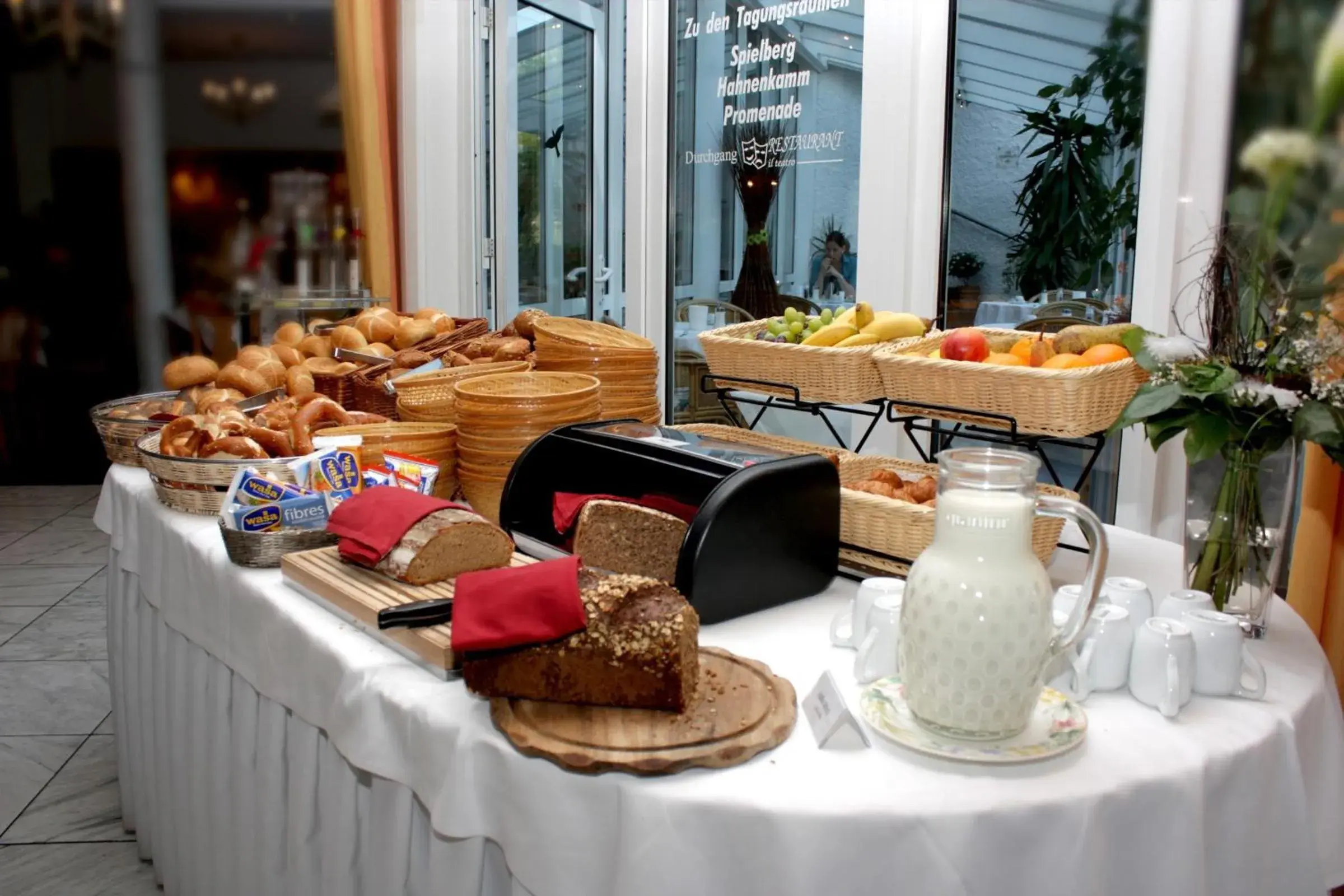 Buffet breakfast, Restaurant/Places to Eat in Parkhotel Altmühltal