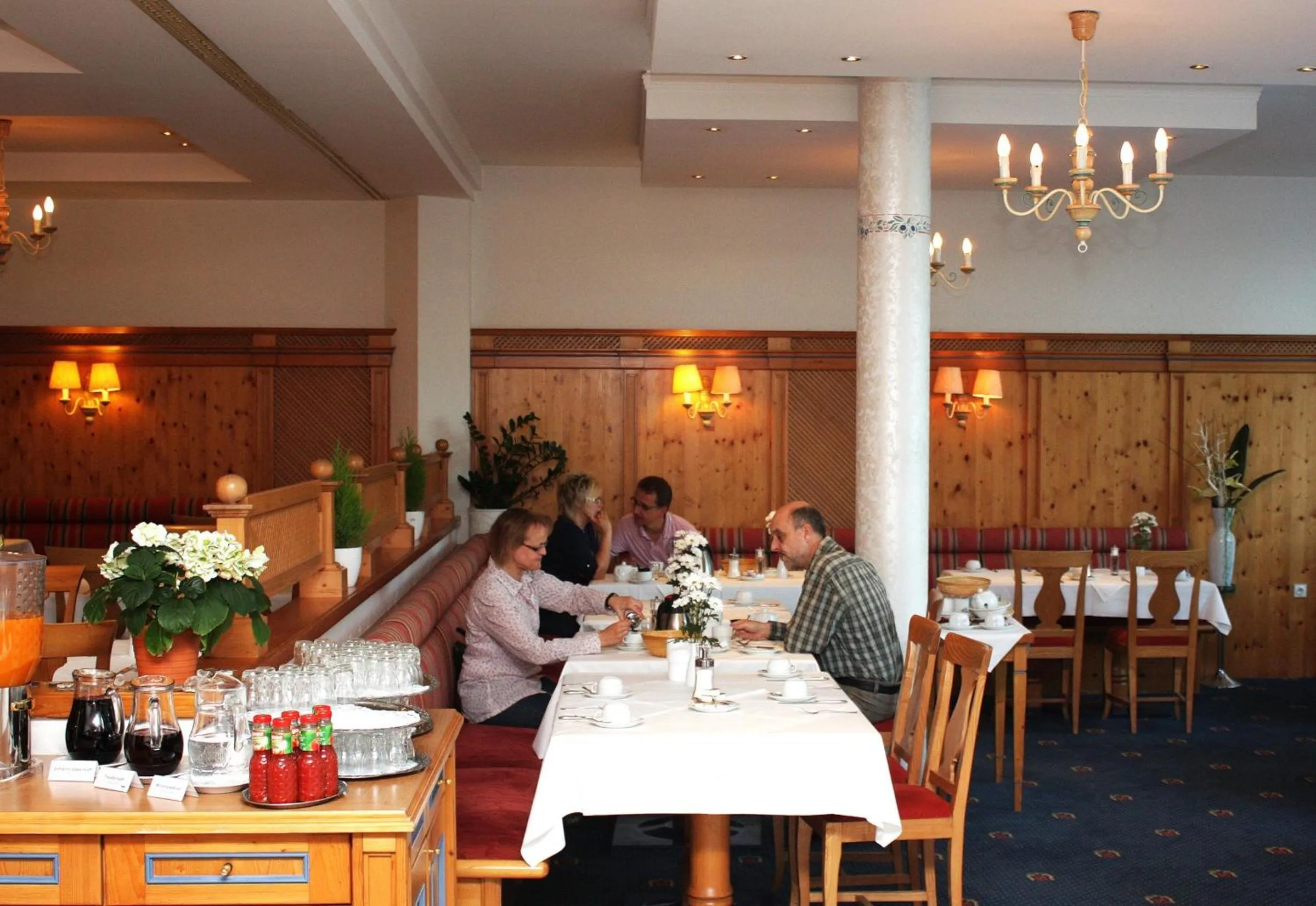 Restaurant/places to eat in Parkhotel Altmühltal