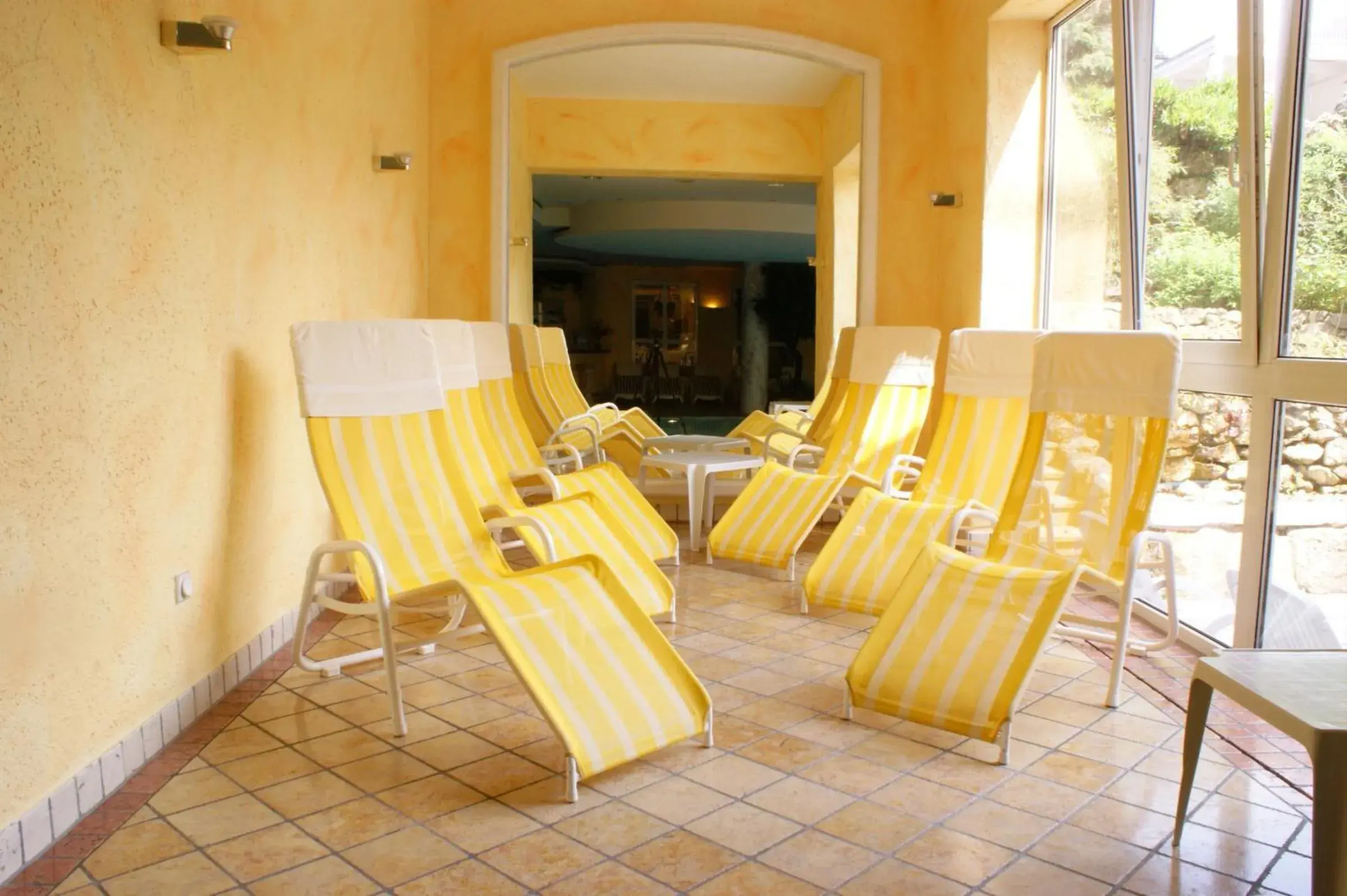 Swimming pool in Parkhotel Altmühltal