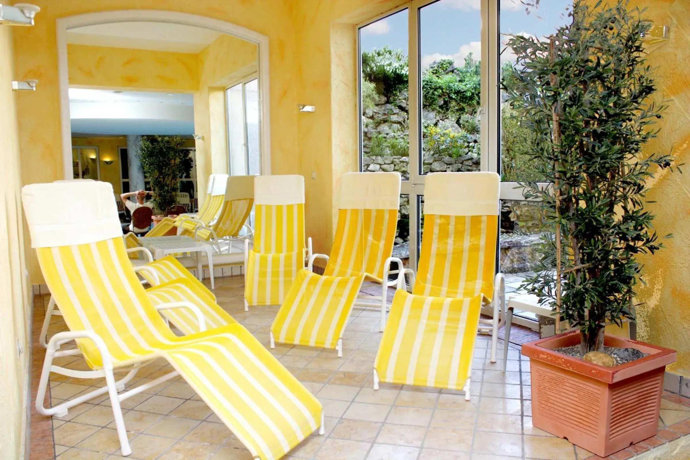 Swimming pool in Parkhotel Altmühltal