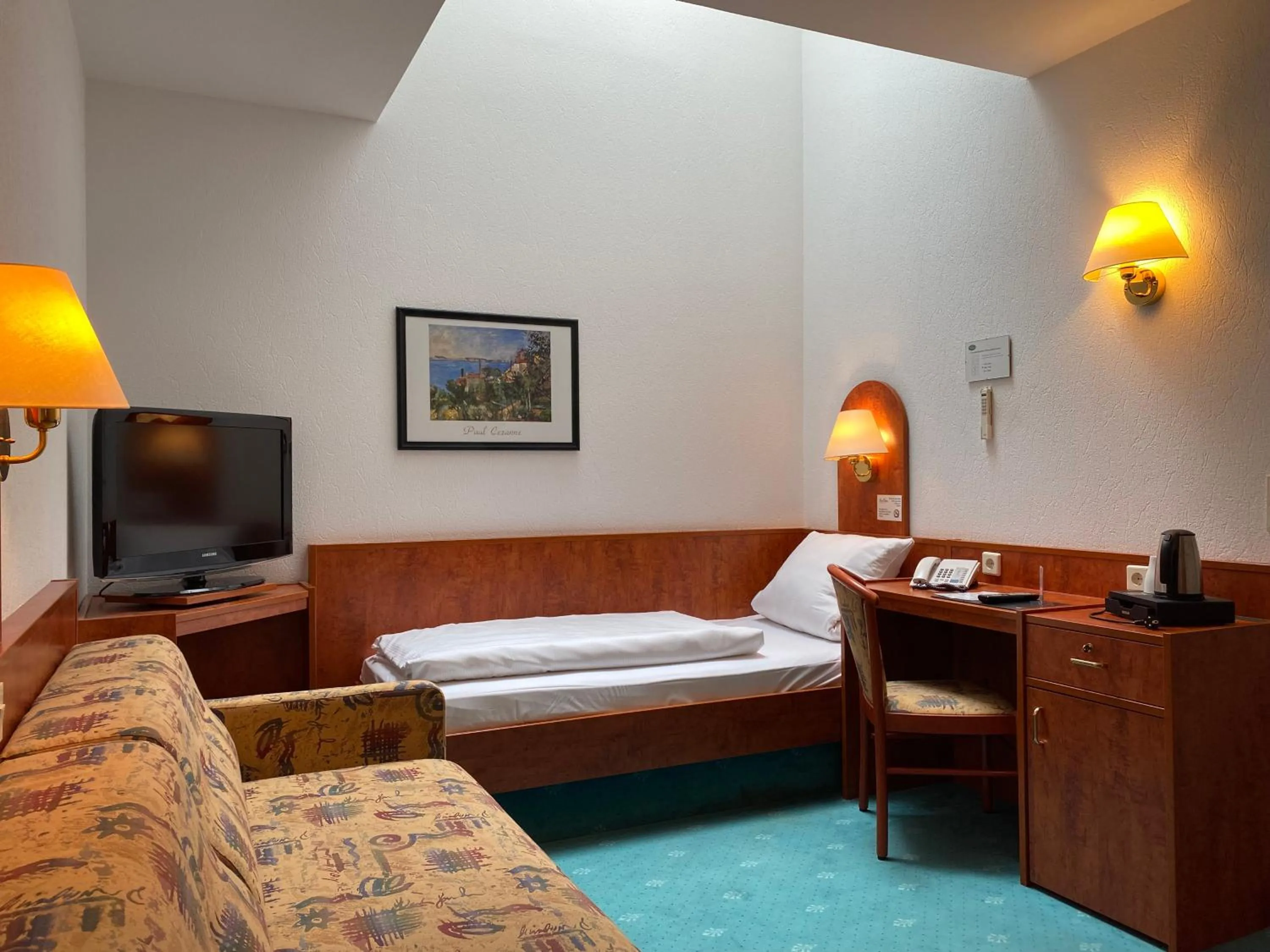 Coffee/tea facilities, Bed in Hotel Hansa