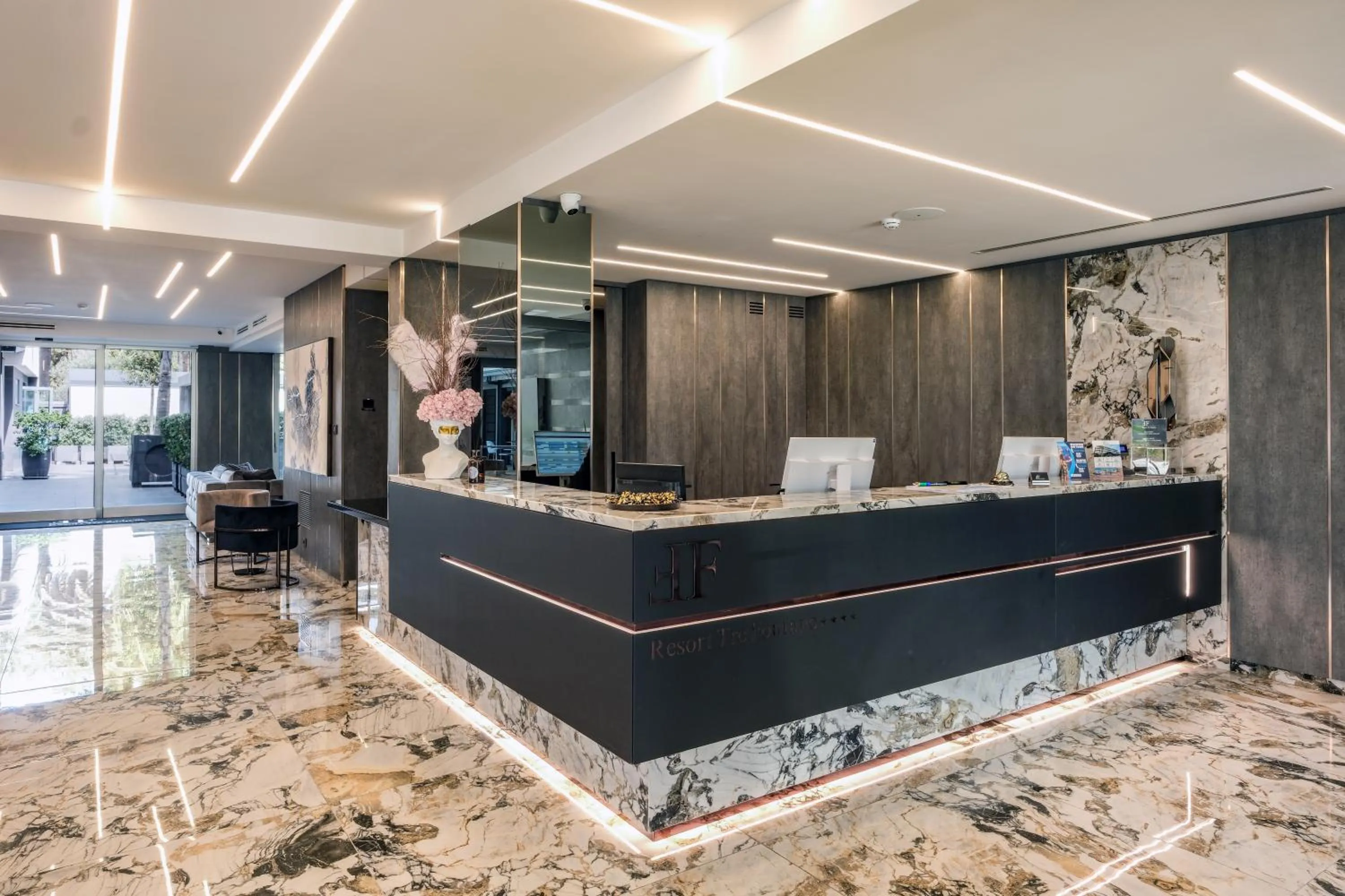 Lobby or reception in Hotel & Resort Tre Fontane Luxury