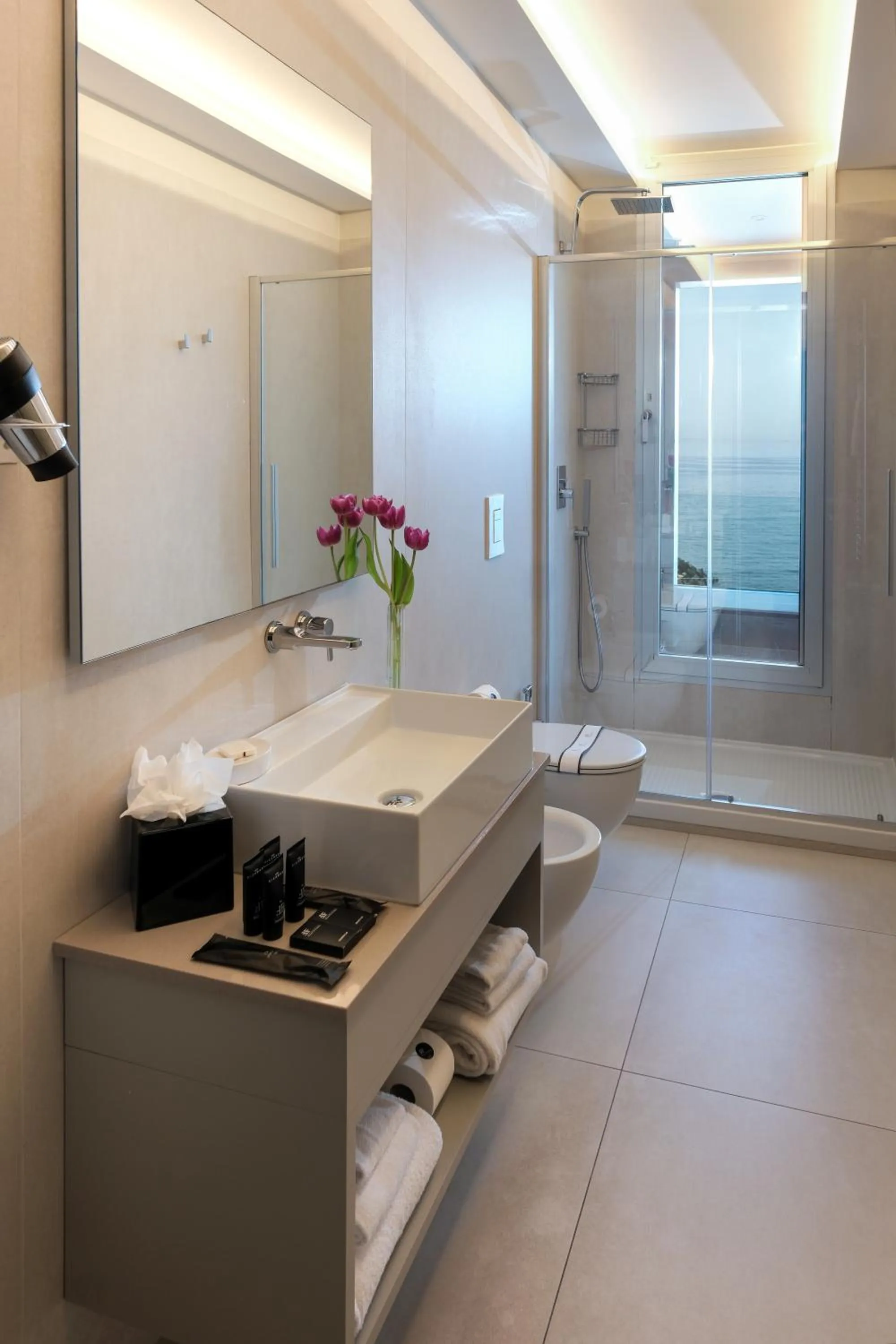 Shower in Hotel & Resort Tre Fontane Luxury