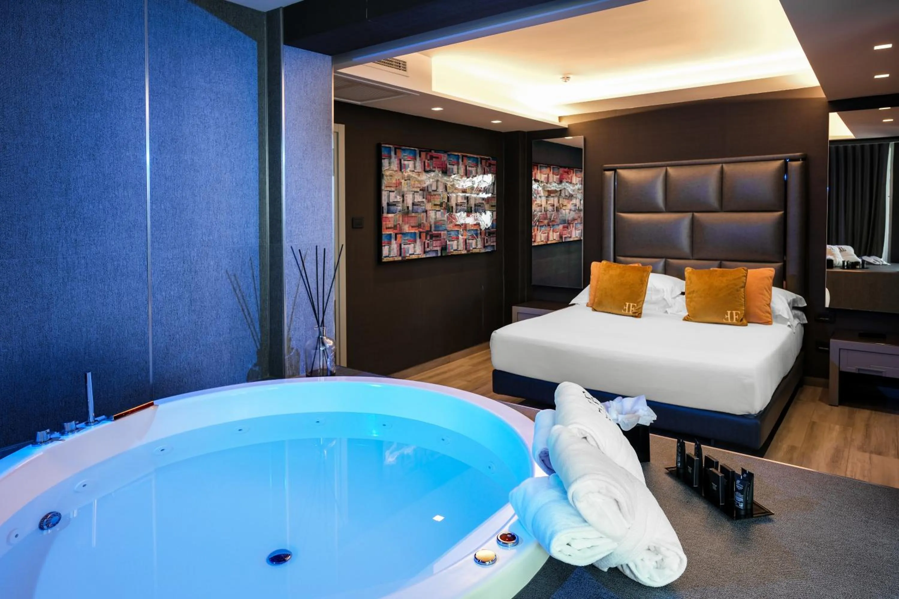 Hot Tub, Bed in Hotel & Resort Tre Fontane Luxury