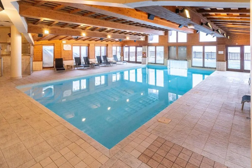 Swimming pool in Residence Prince des Cimes, arc 1950