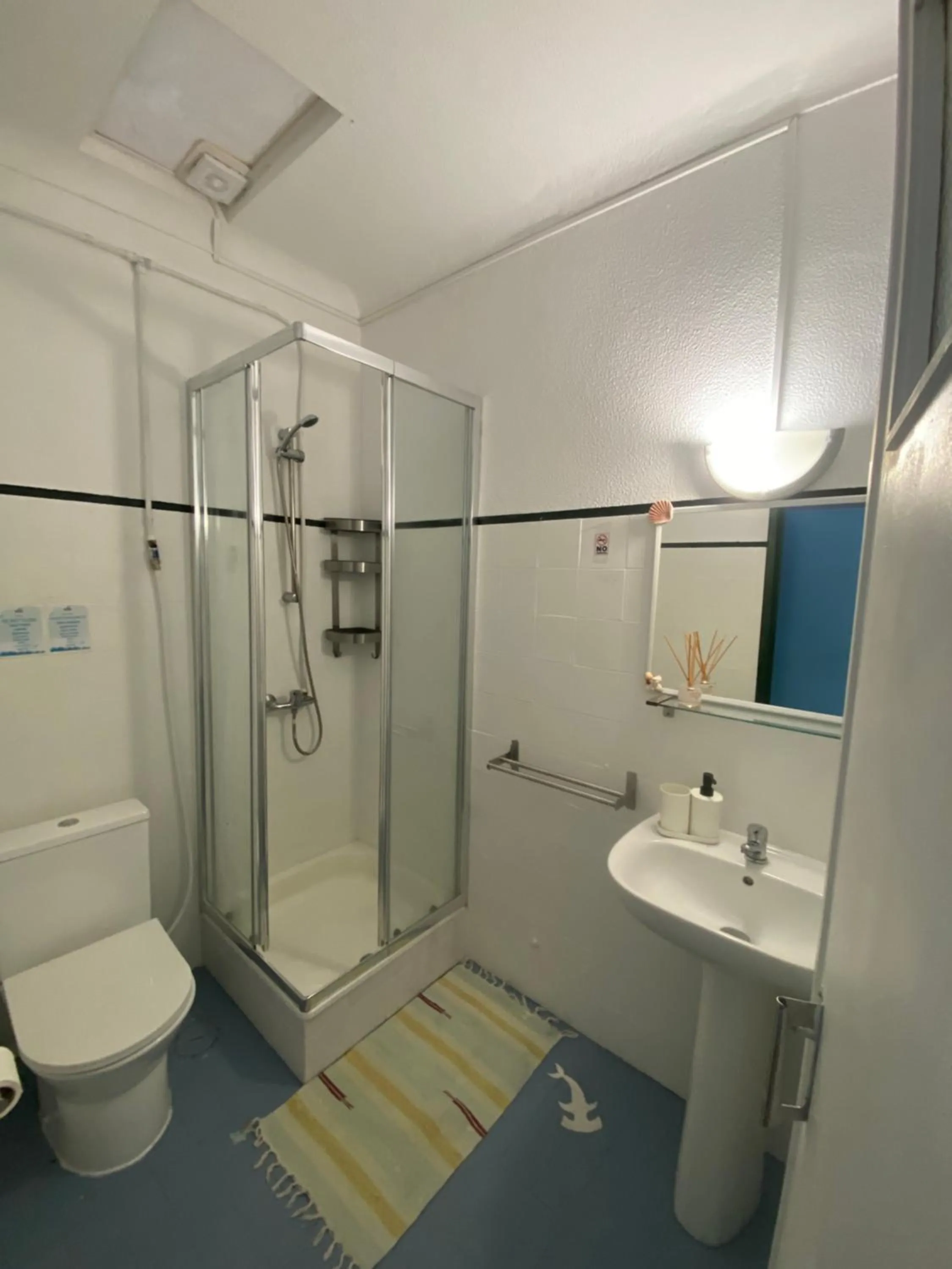 Shower in Hotel Jardim Oudinot "MyWay Kite&Surf"