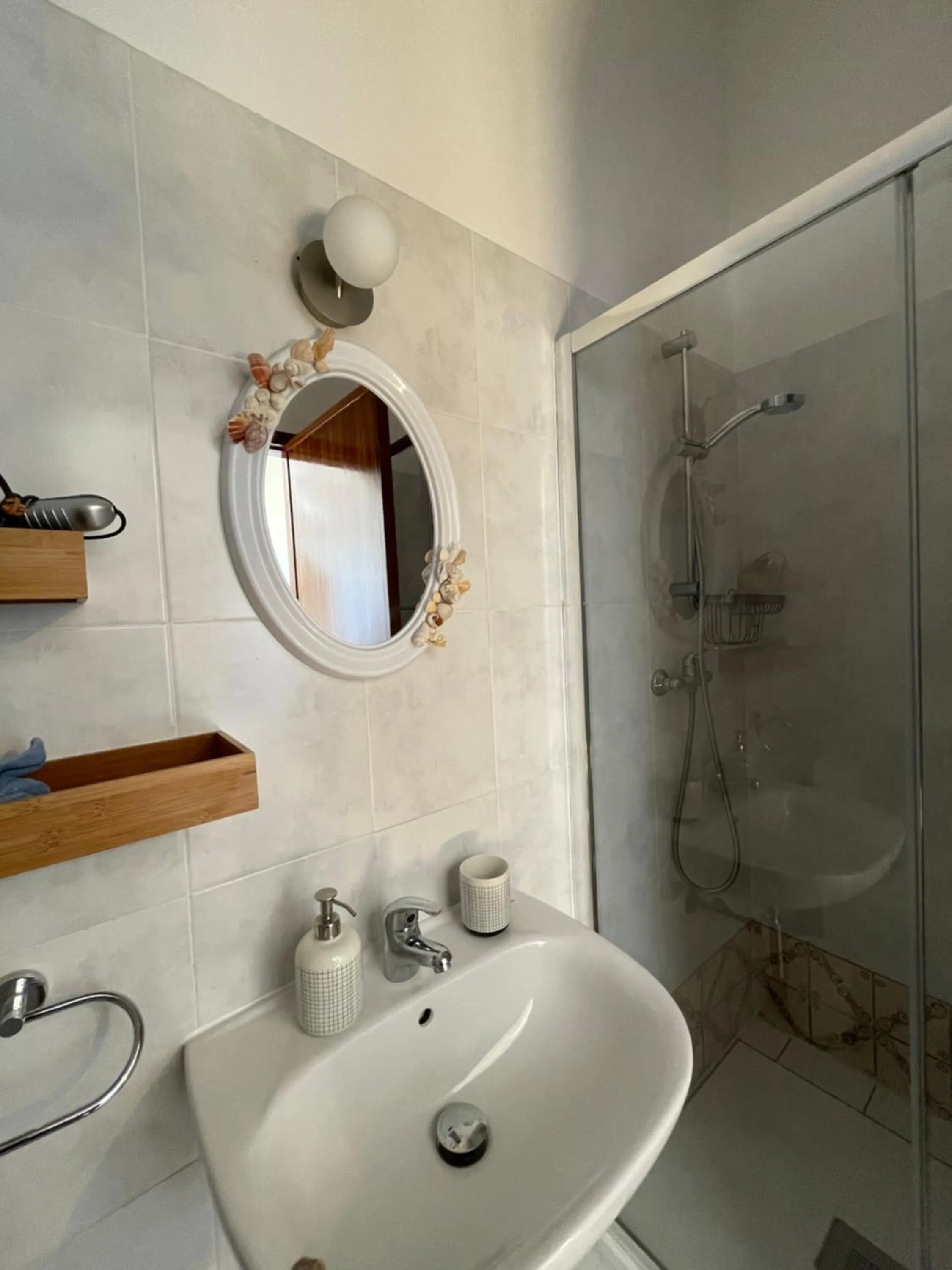 Shower in Hotel Jardim Oudinot "MyWay Kite&Surf"