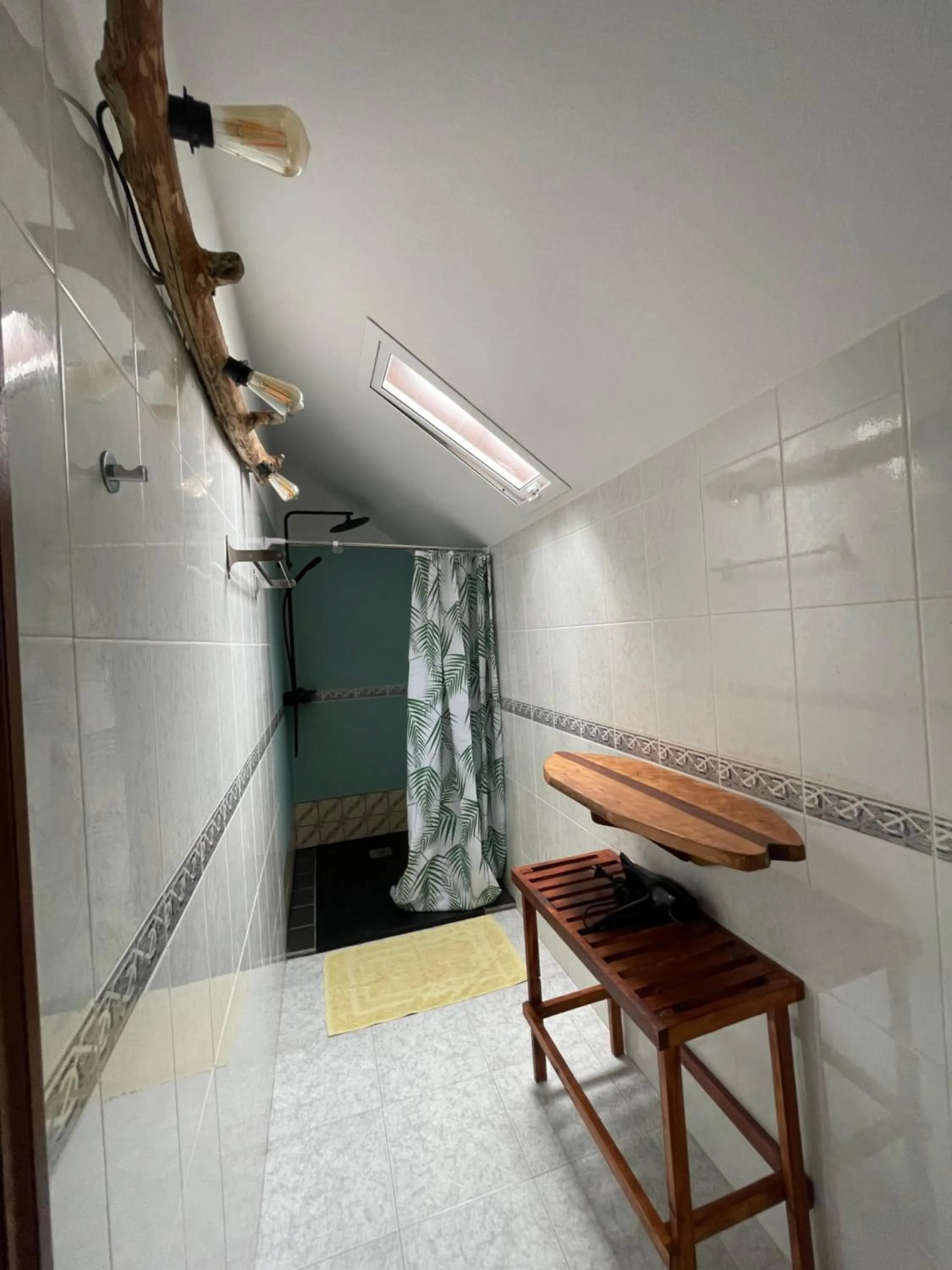 Shower in Hotel Jardim Oudinot "MyWay Kite&Surf"