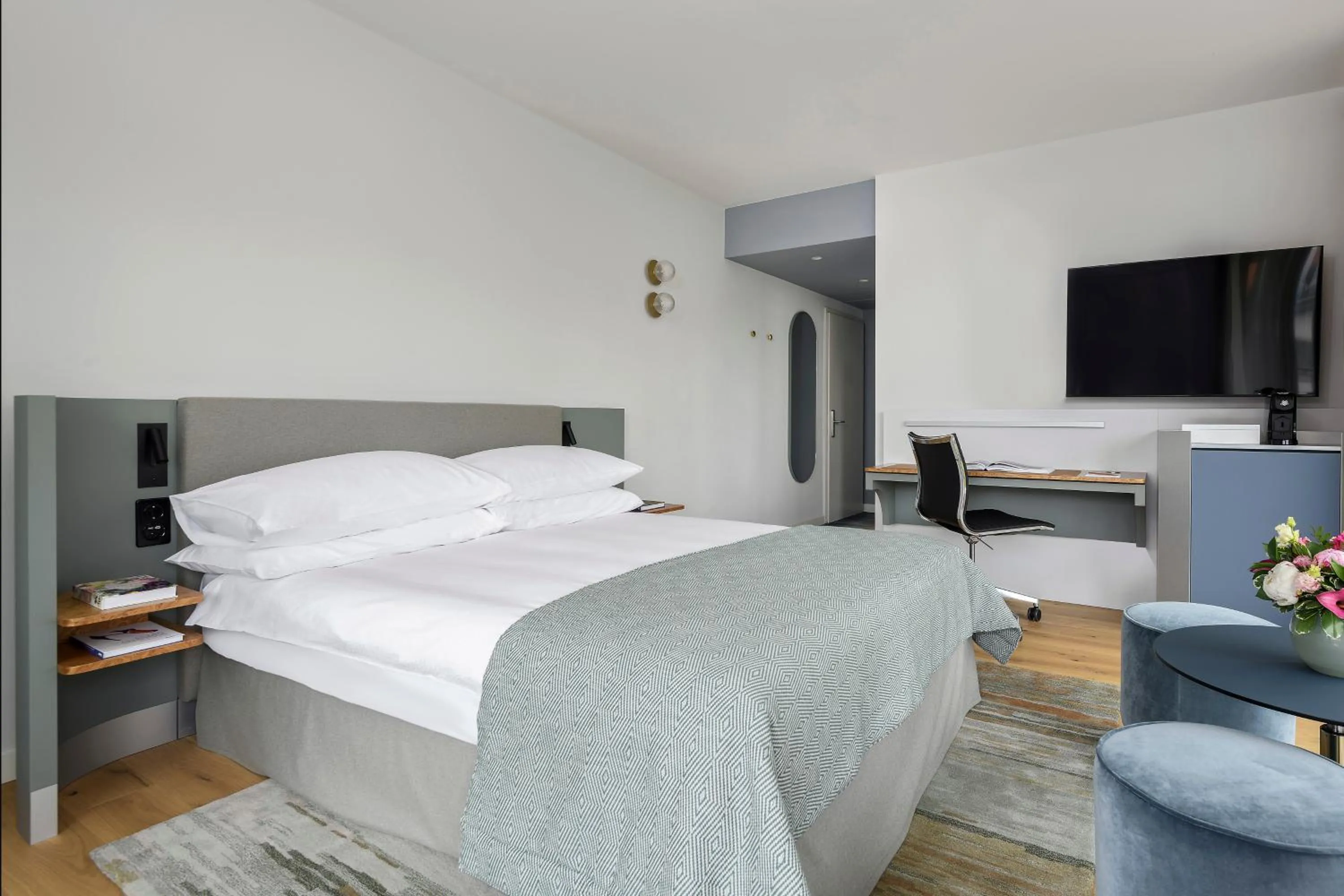 Bed in Hotel Angleterre