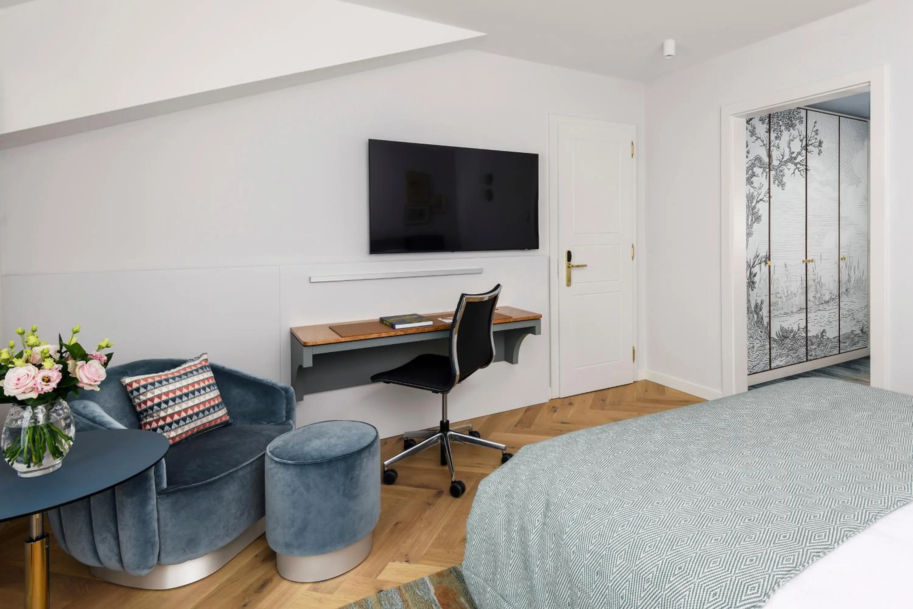 Bedroom, Bed in Hotel Angleterre