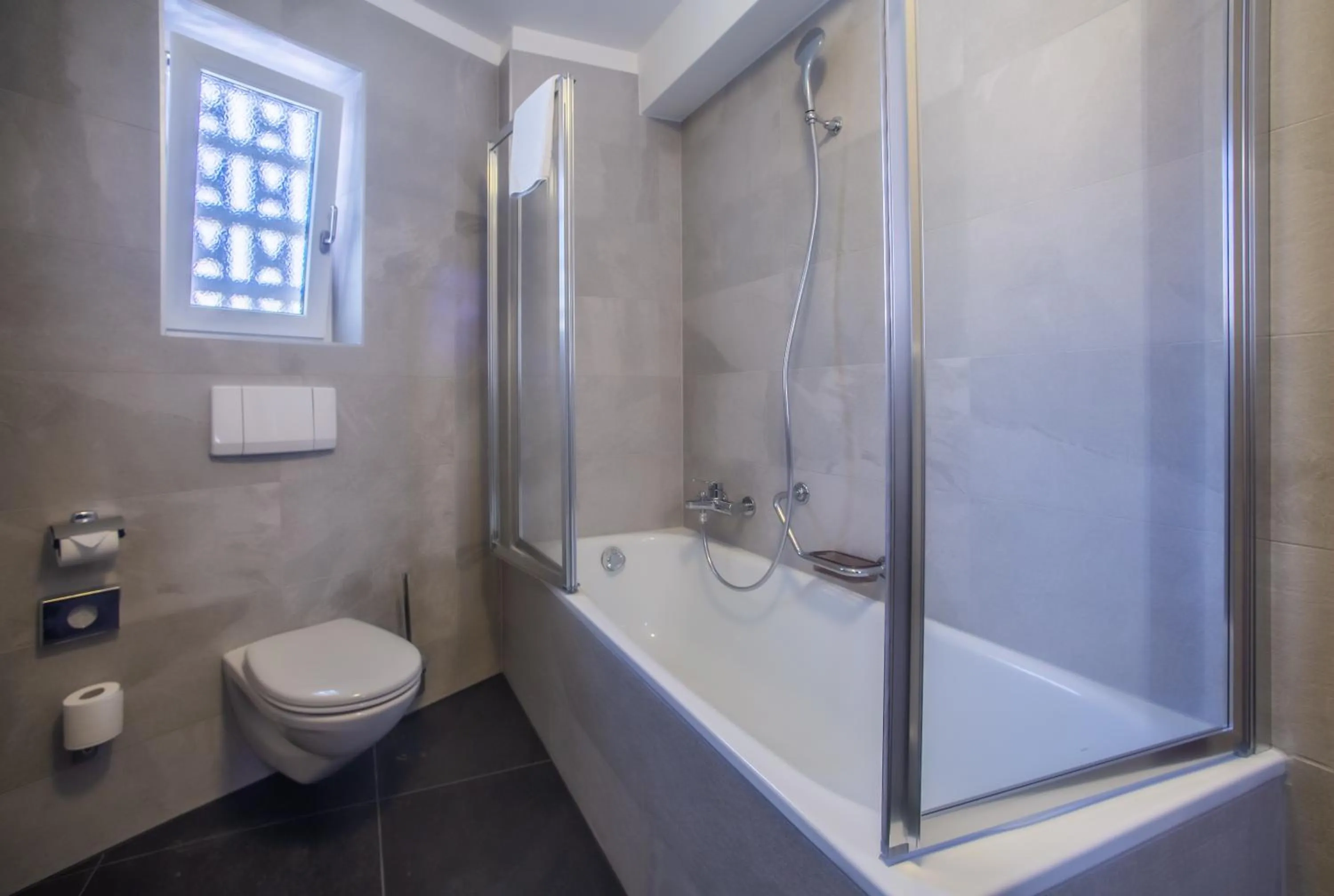 Toilet in Hotel Unione