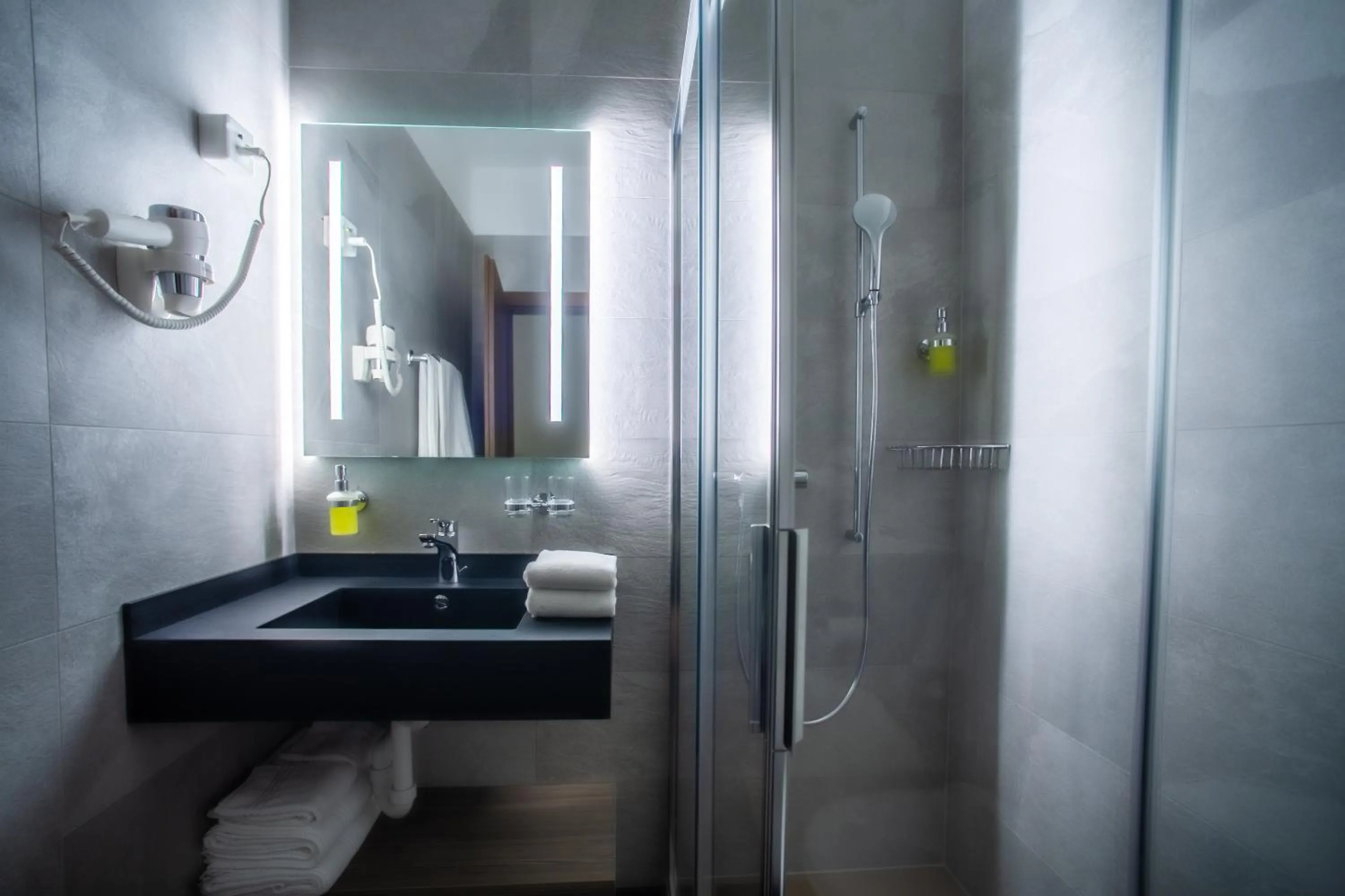 Shower in Hotel Unione