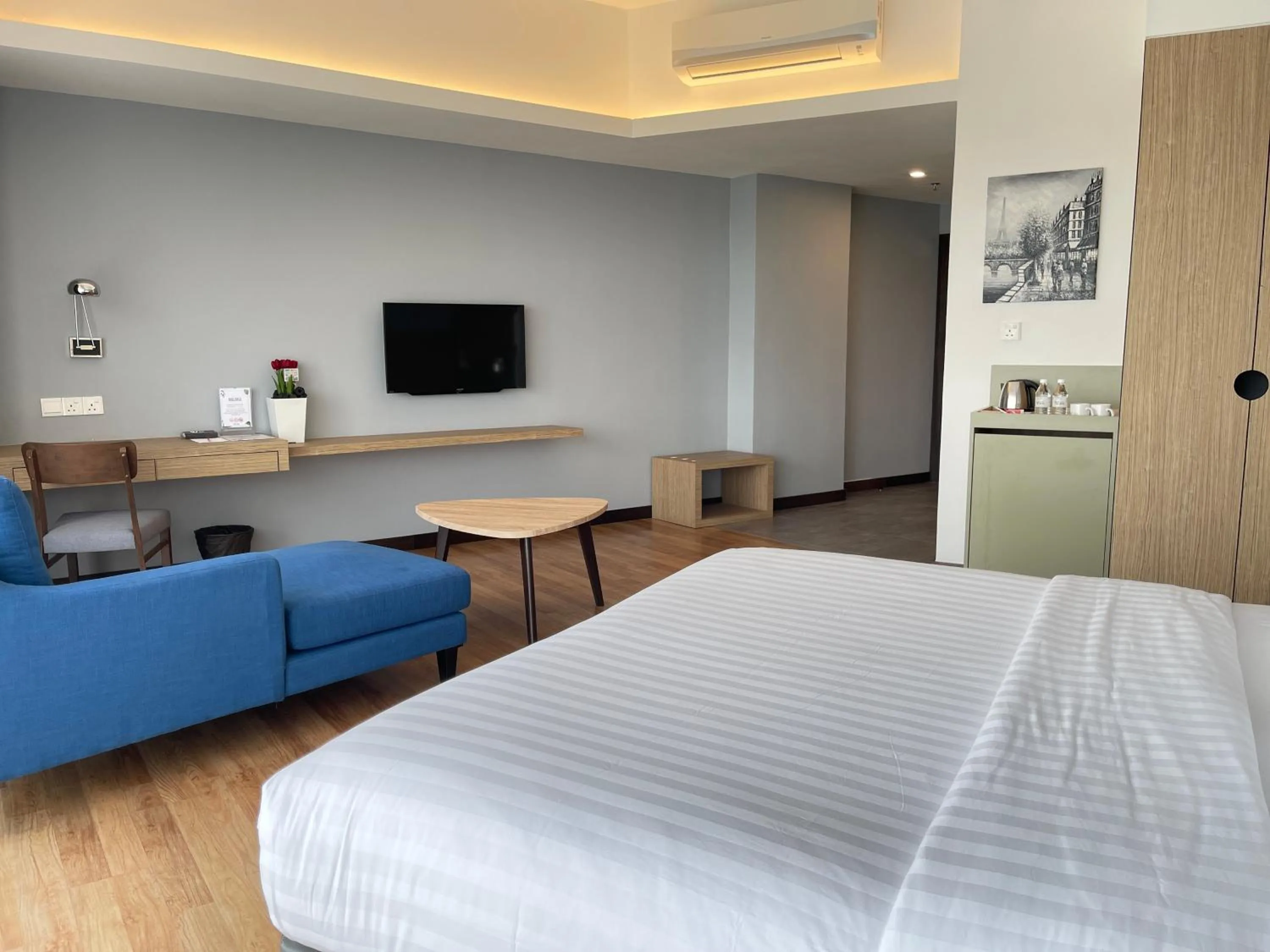 Bedroom, Bed in Win Hotel