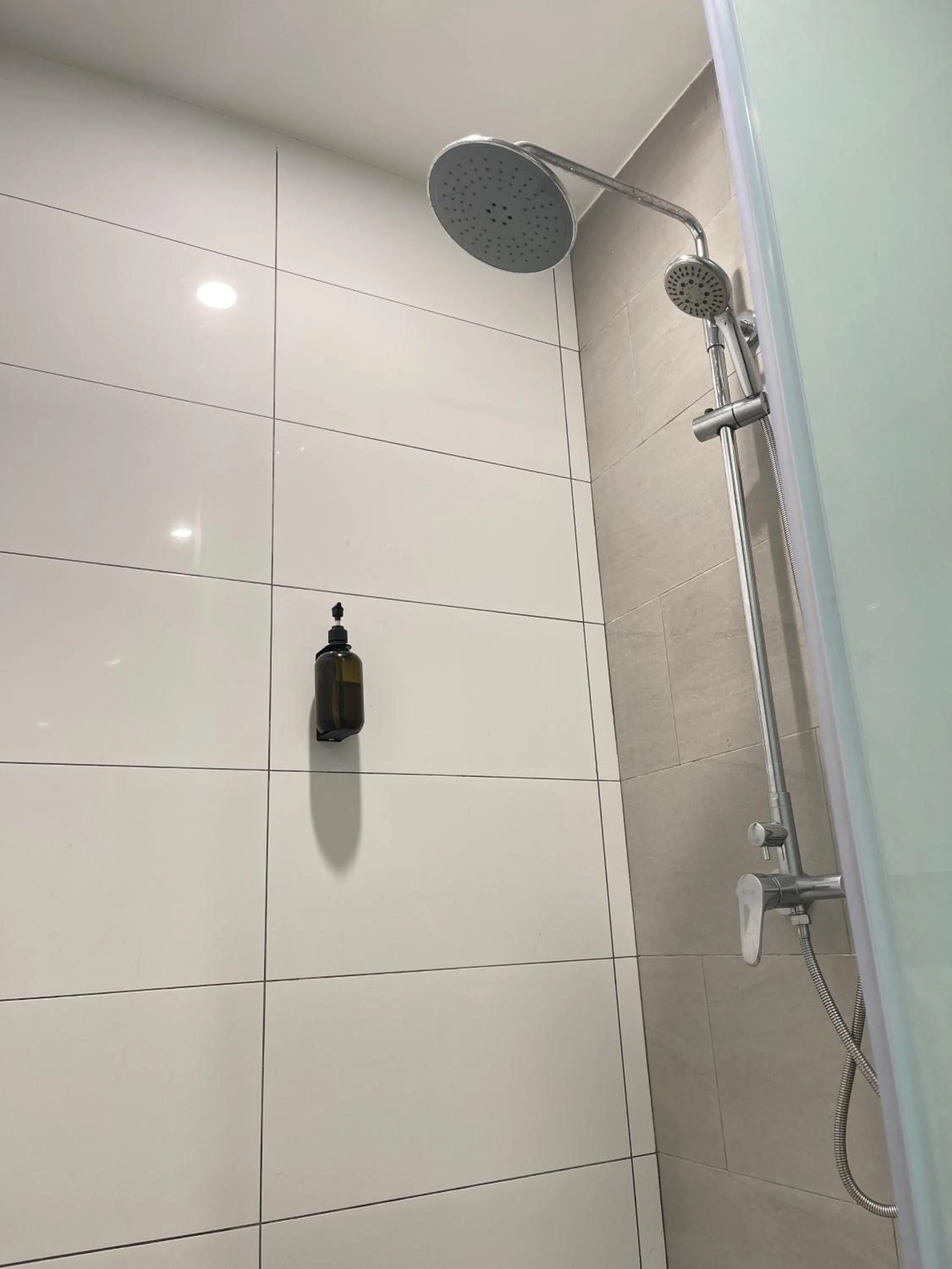 Shower in Win Hotel