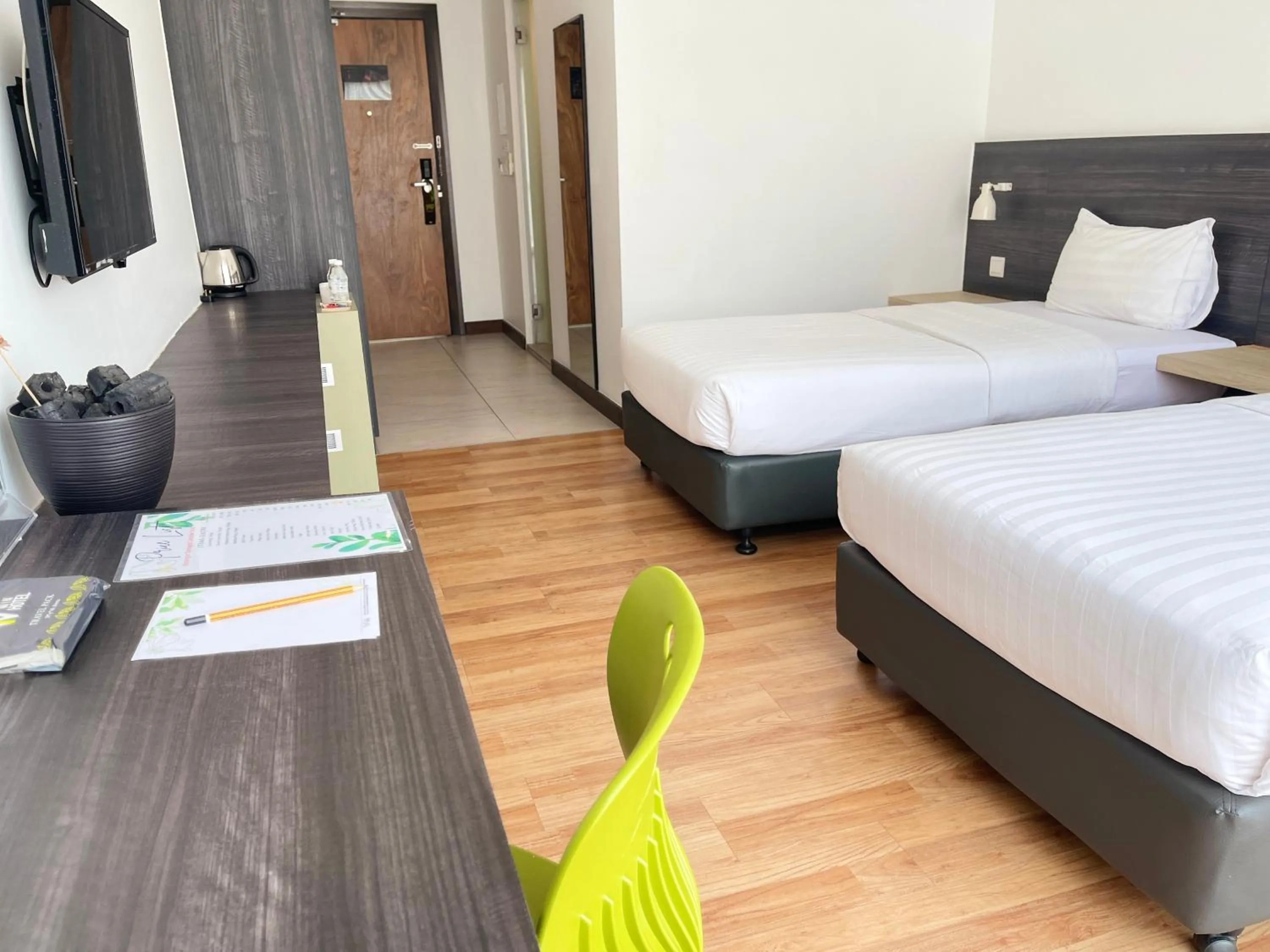 Bedroom, Bed in Win Hotel