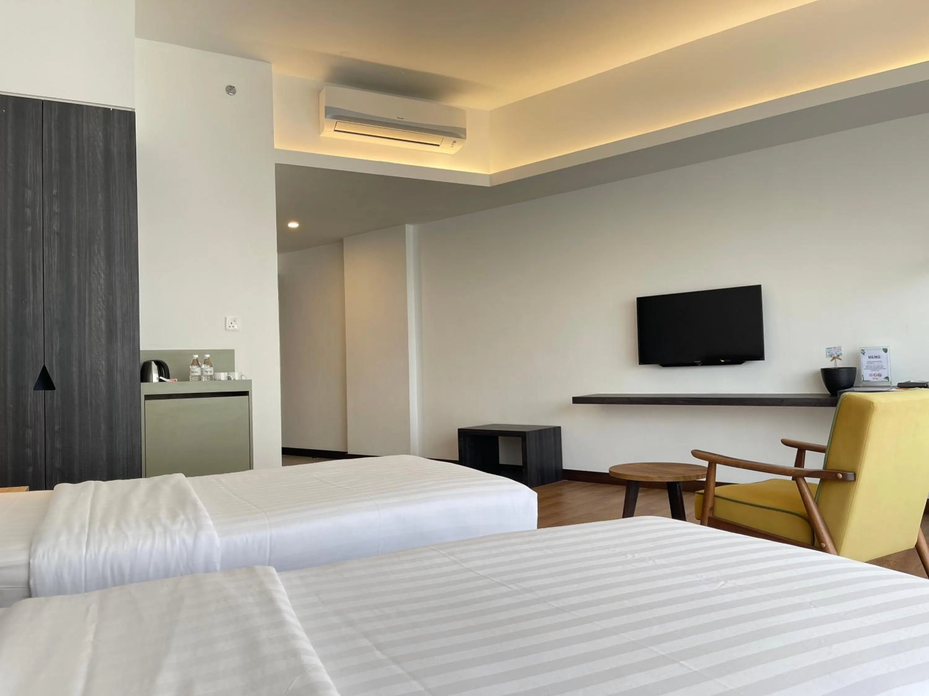 Bedroom, Bed in Win Hotel