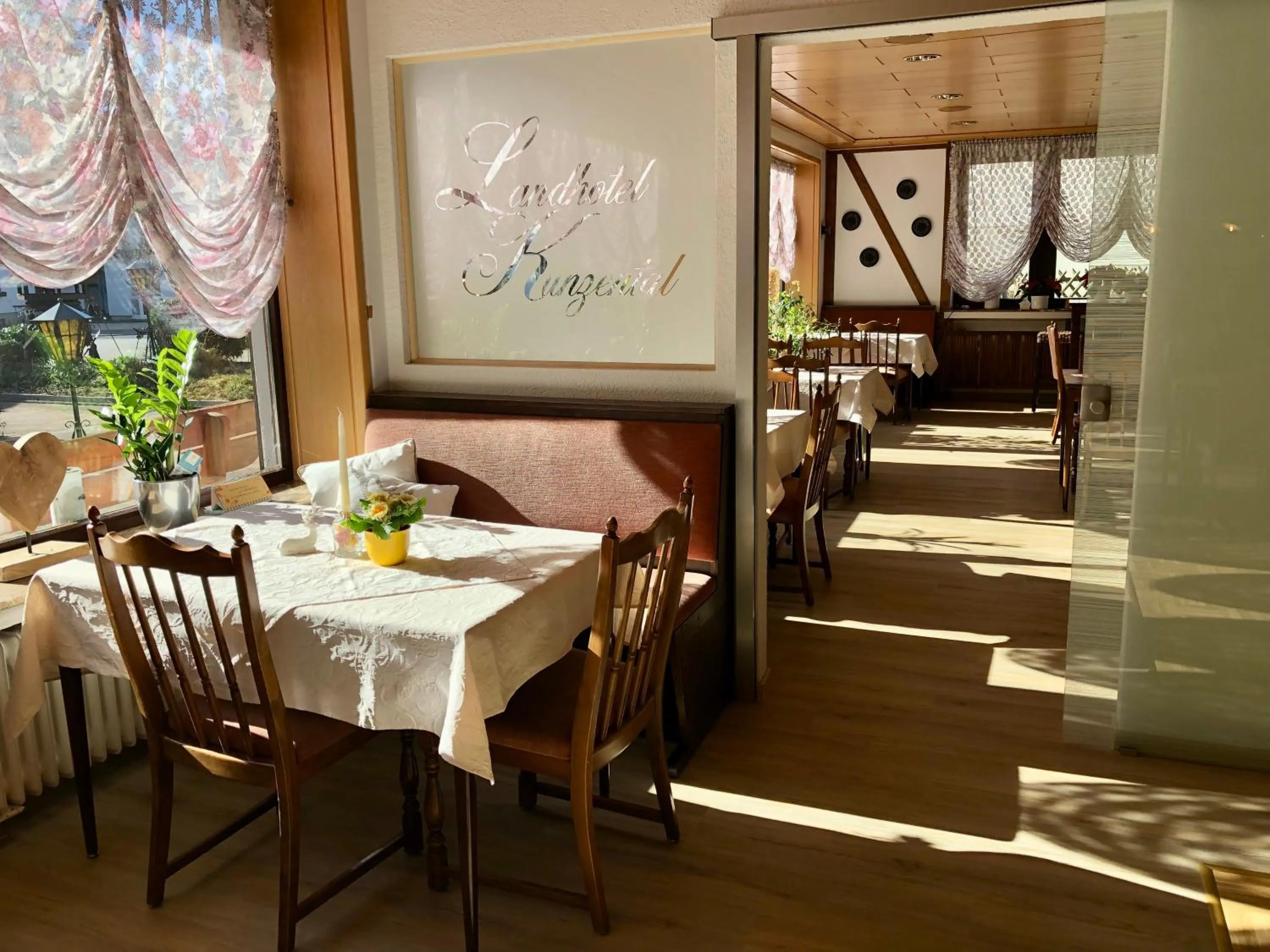 Restaurant/places to eat in Landhotel Kunzental