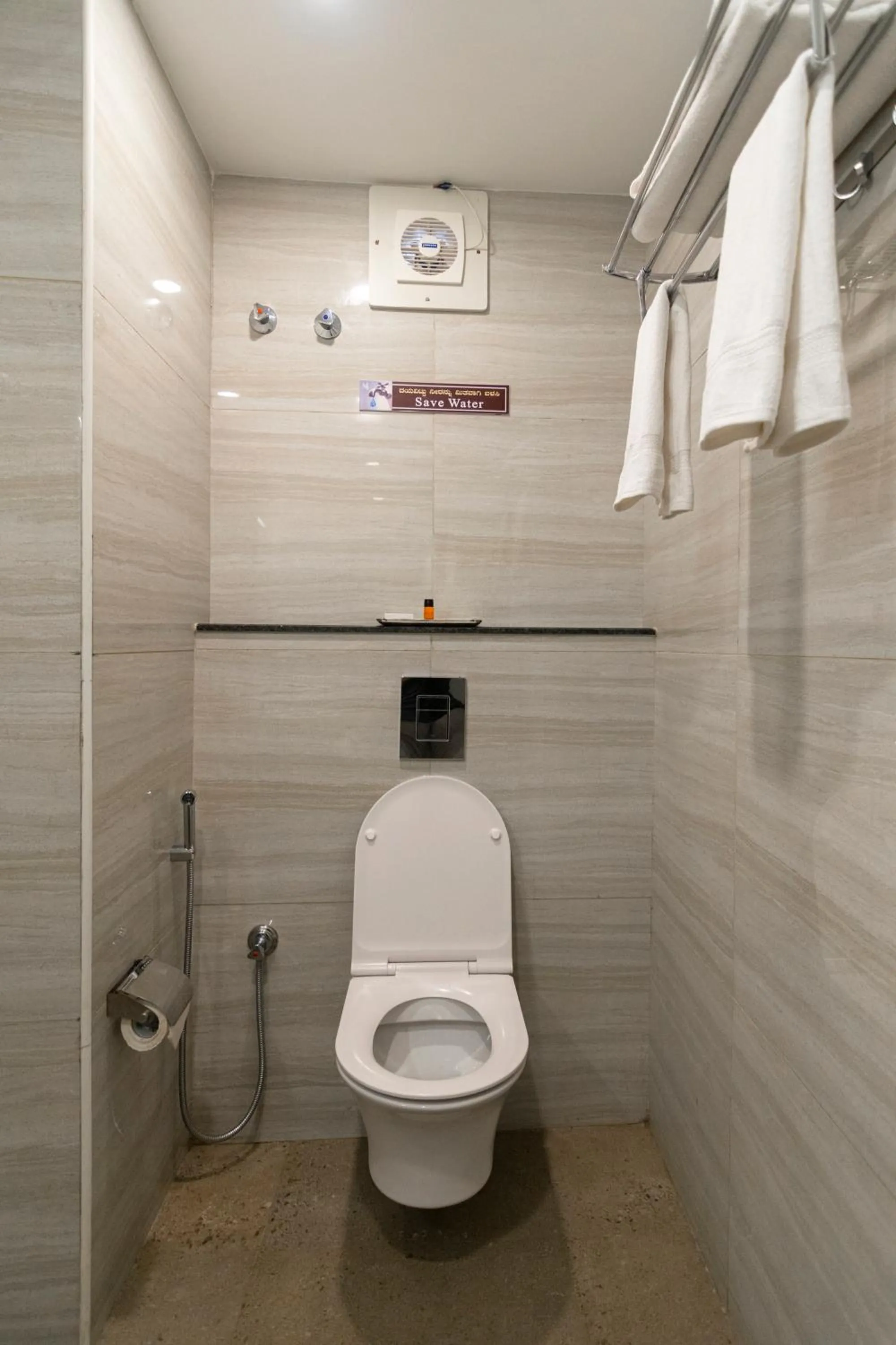 Bathroom in Hotel Dasya - Formerly Nice Stay The Business Hotel