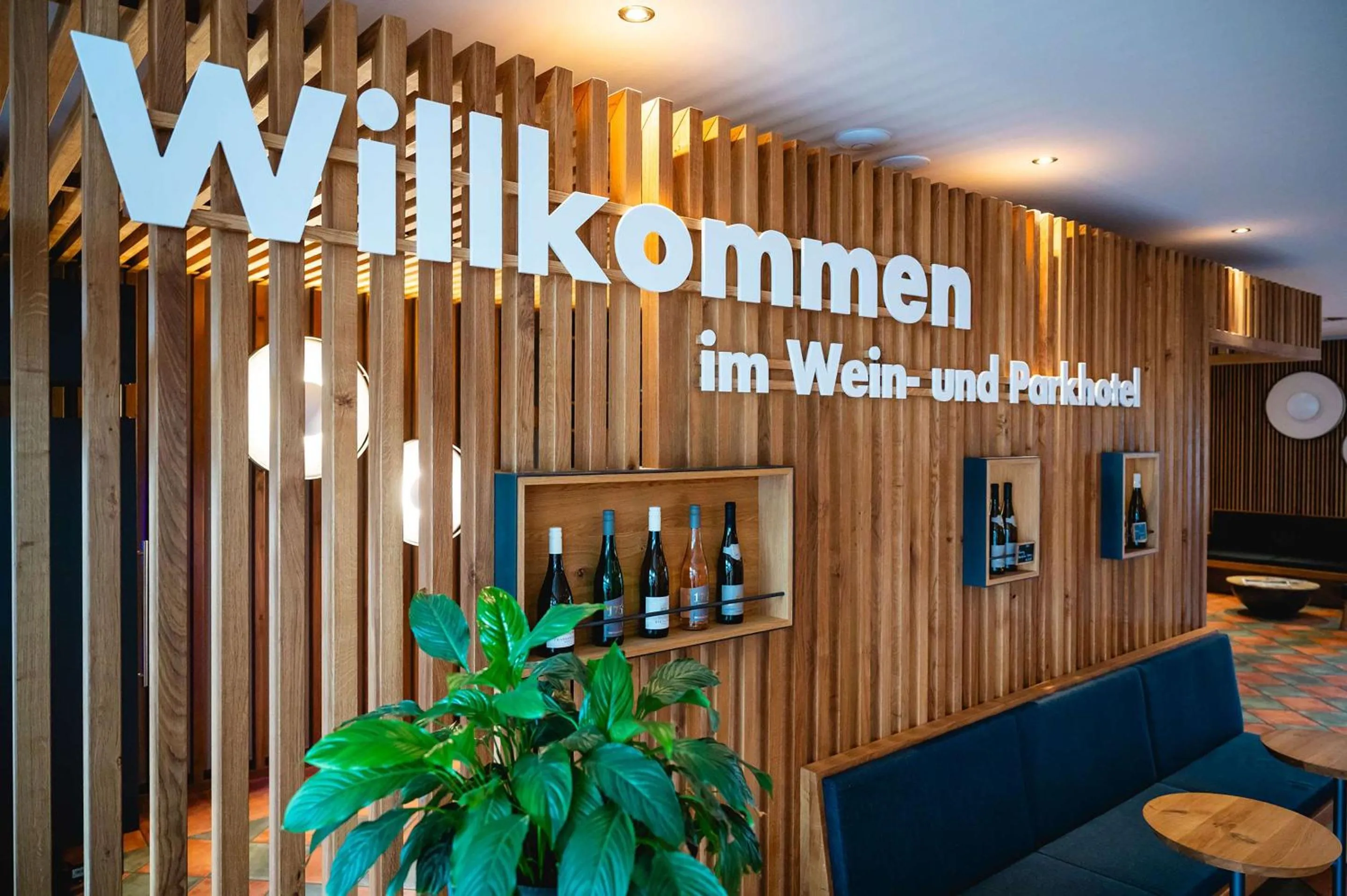 Lobby or reception in Best Western Wein- und Parkhotel