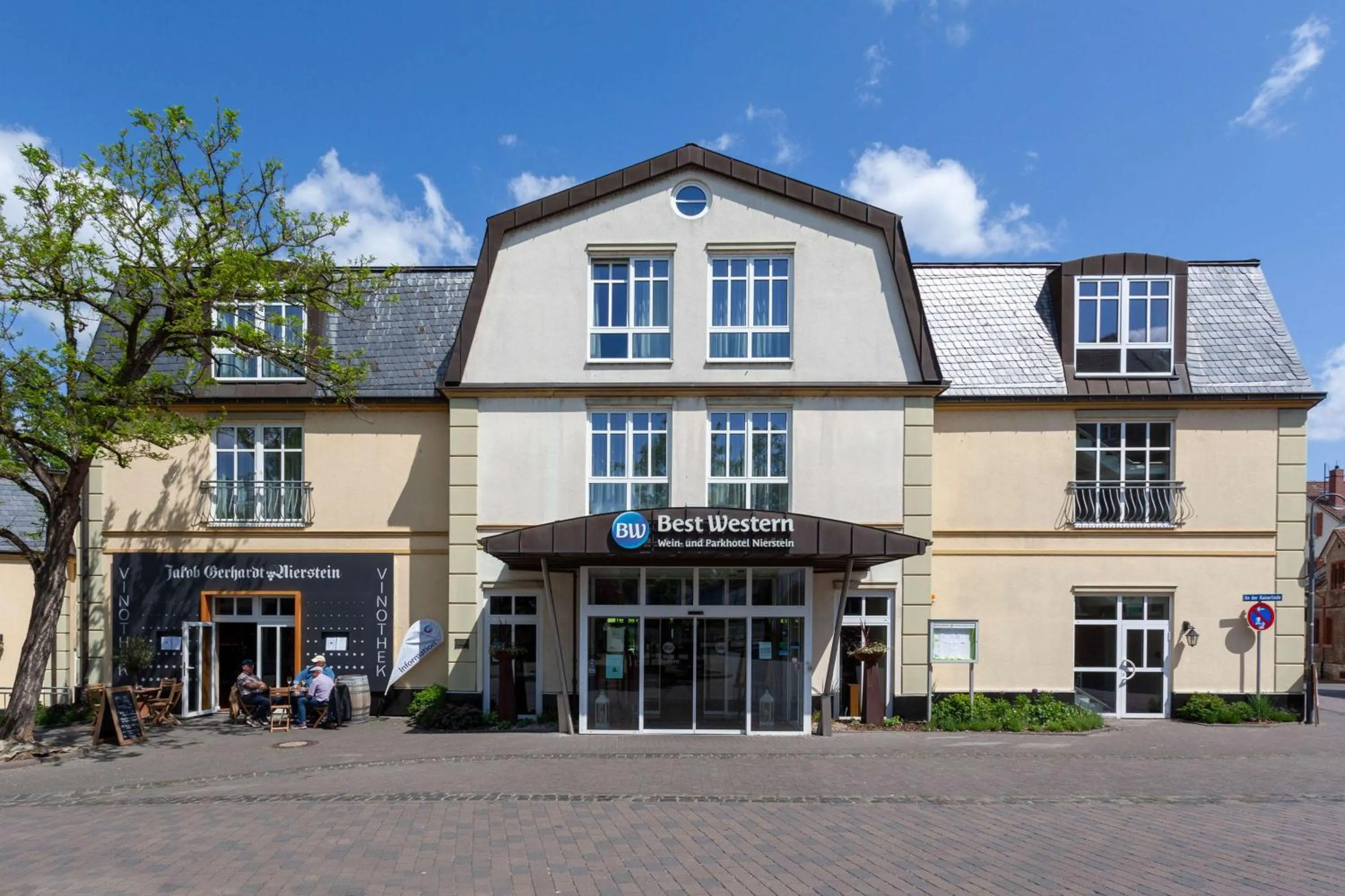 Property building in Best Western Wein- und Parkhotel