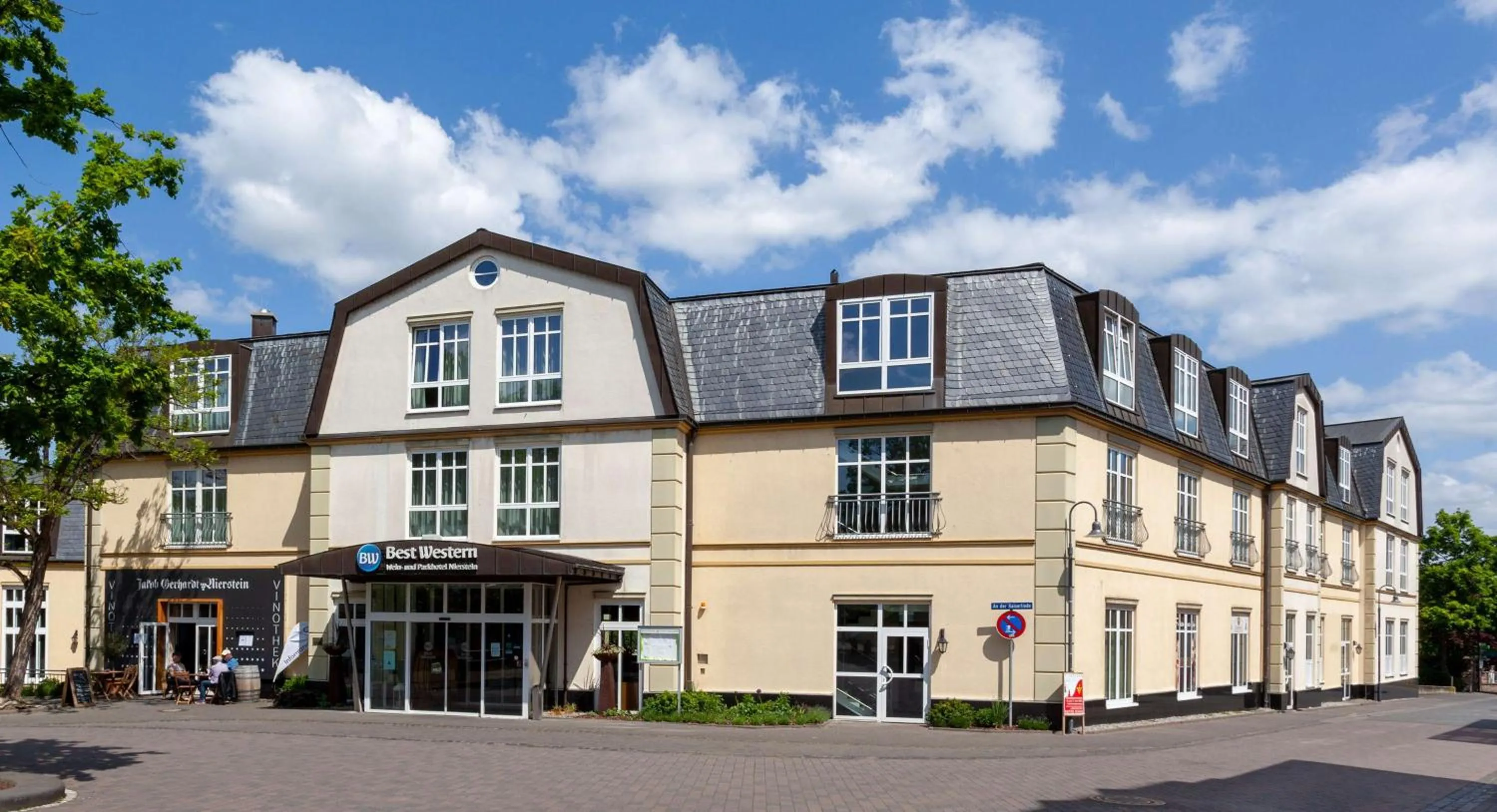 Property building in Best Western Wein- und Parkhotel