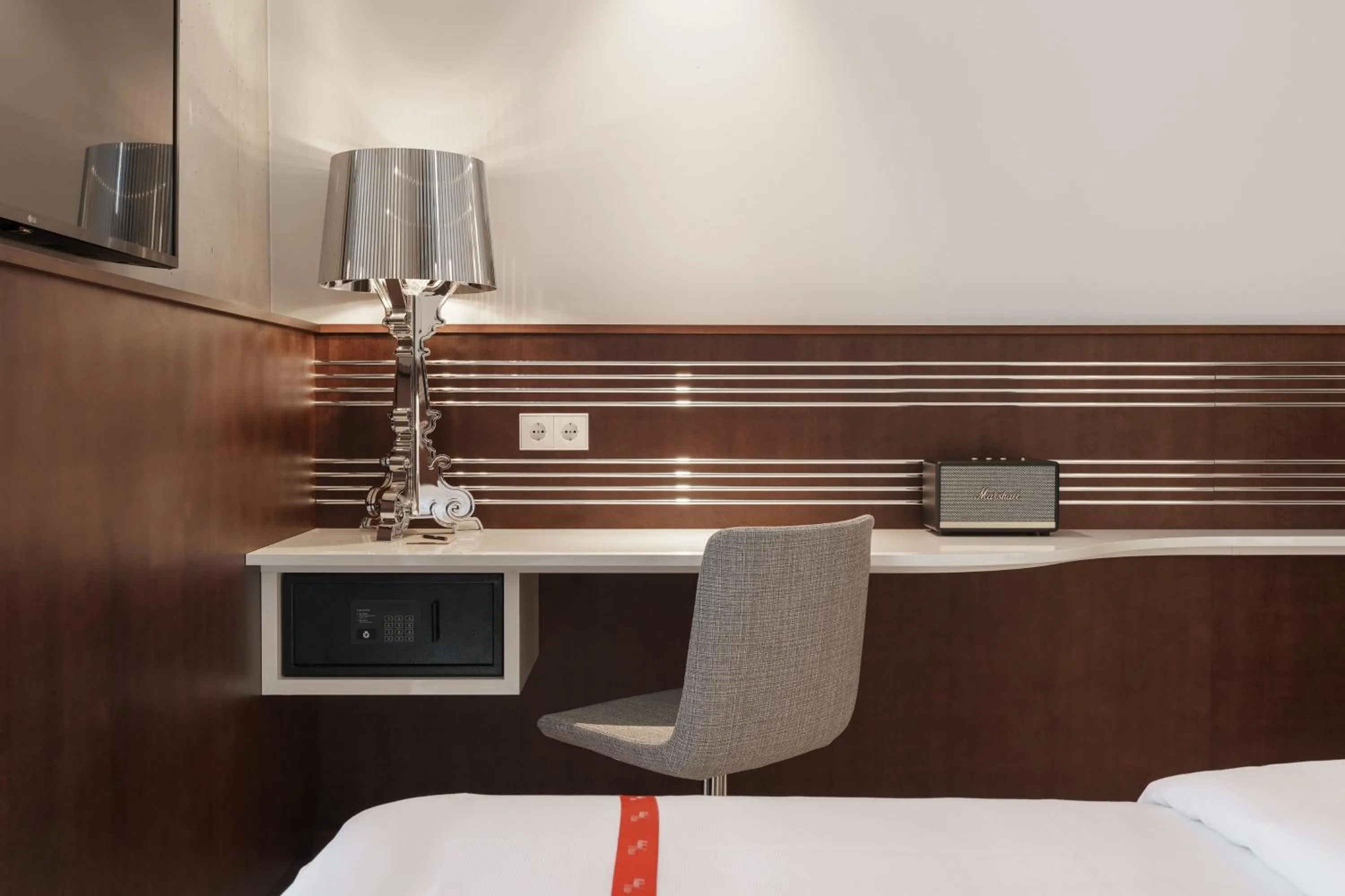 Photo of the whole room, Bed in Ruby Ella Hotel Cologne