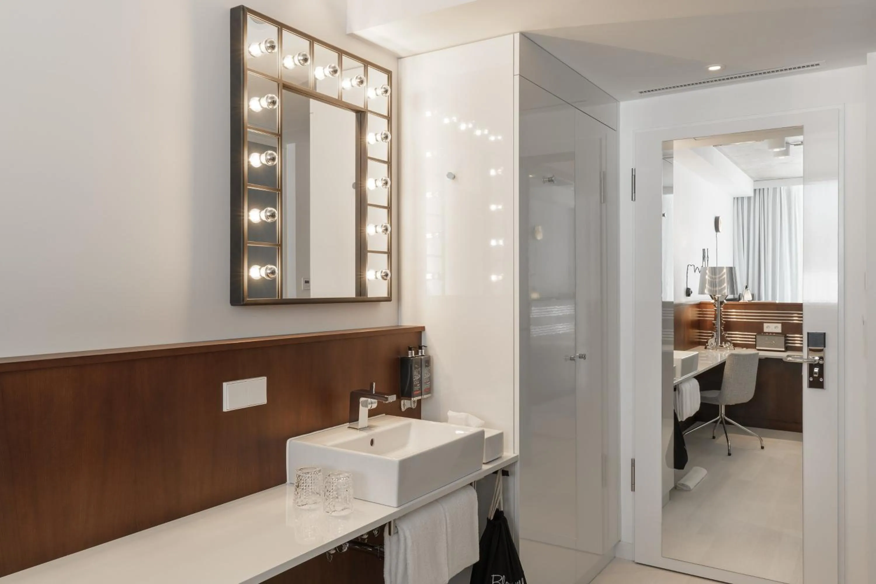 Bathroom in Ruby Ella Hotel Cologne