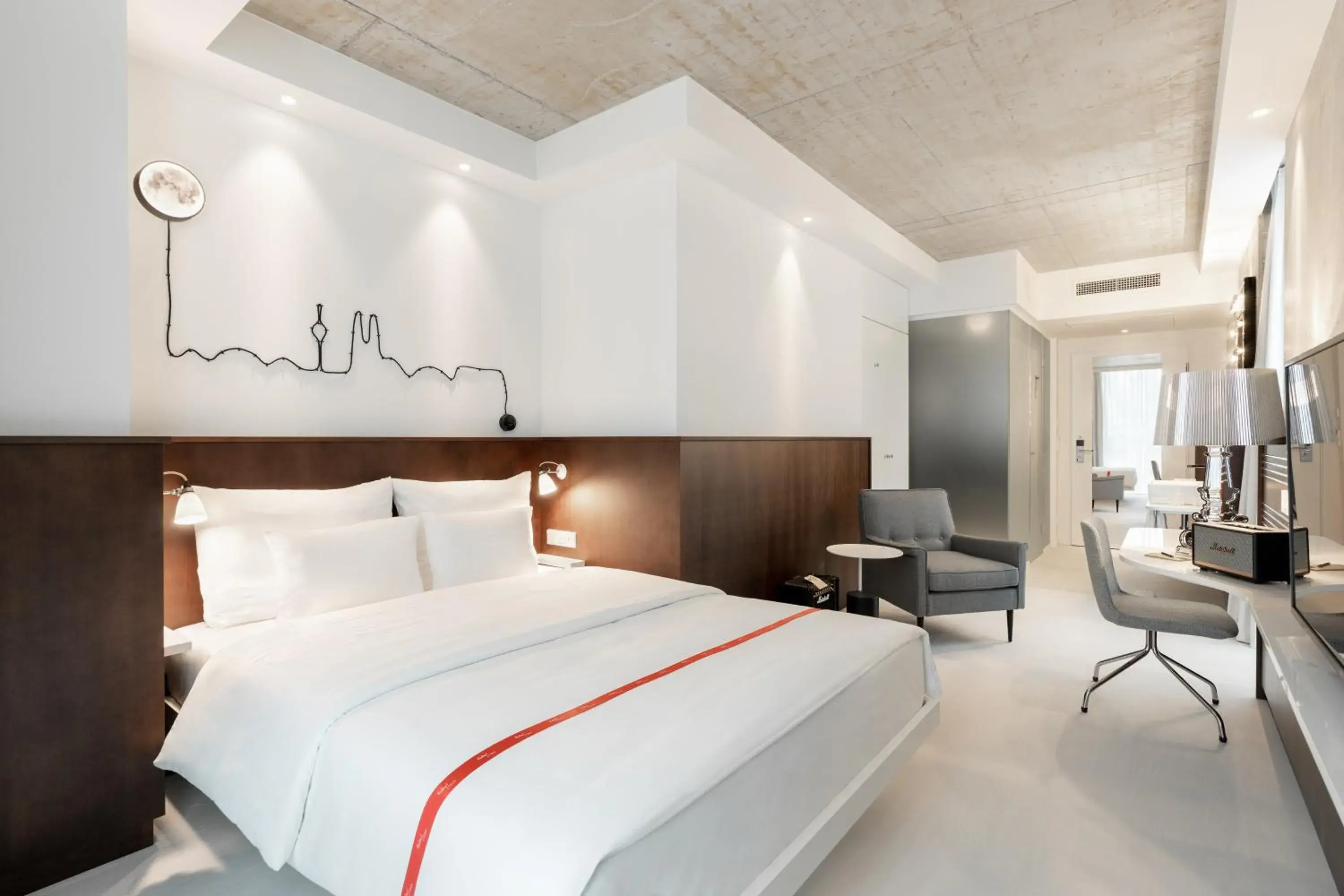 Photo of the whole room, Bed in Ruby Ella Hotel Cologne Photo of the whole room, Bed in Ruby Ella Hotel Cologne