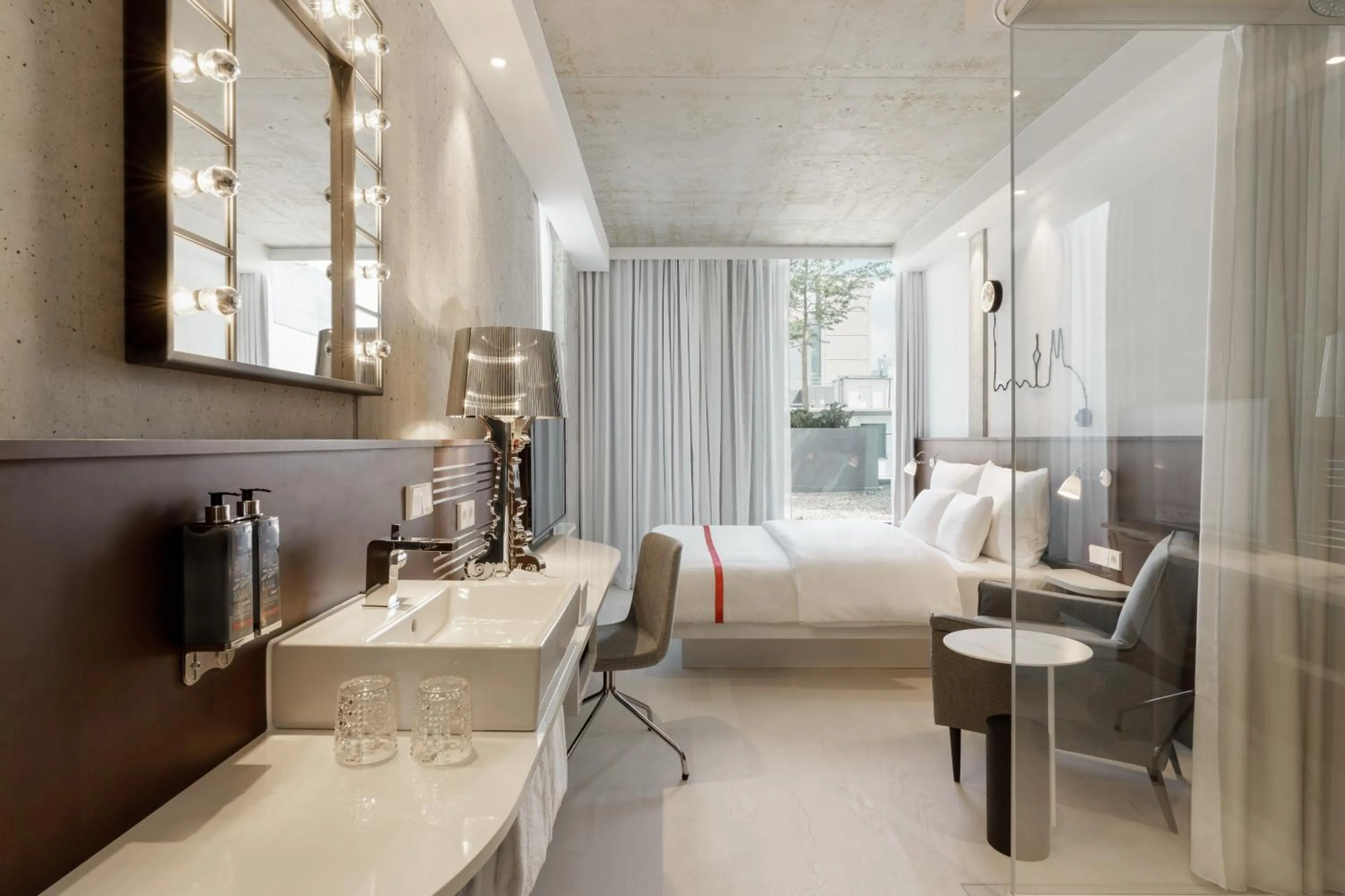 Photo of the whole room, Bed in Ruby Ella Hotel Cologne