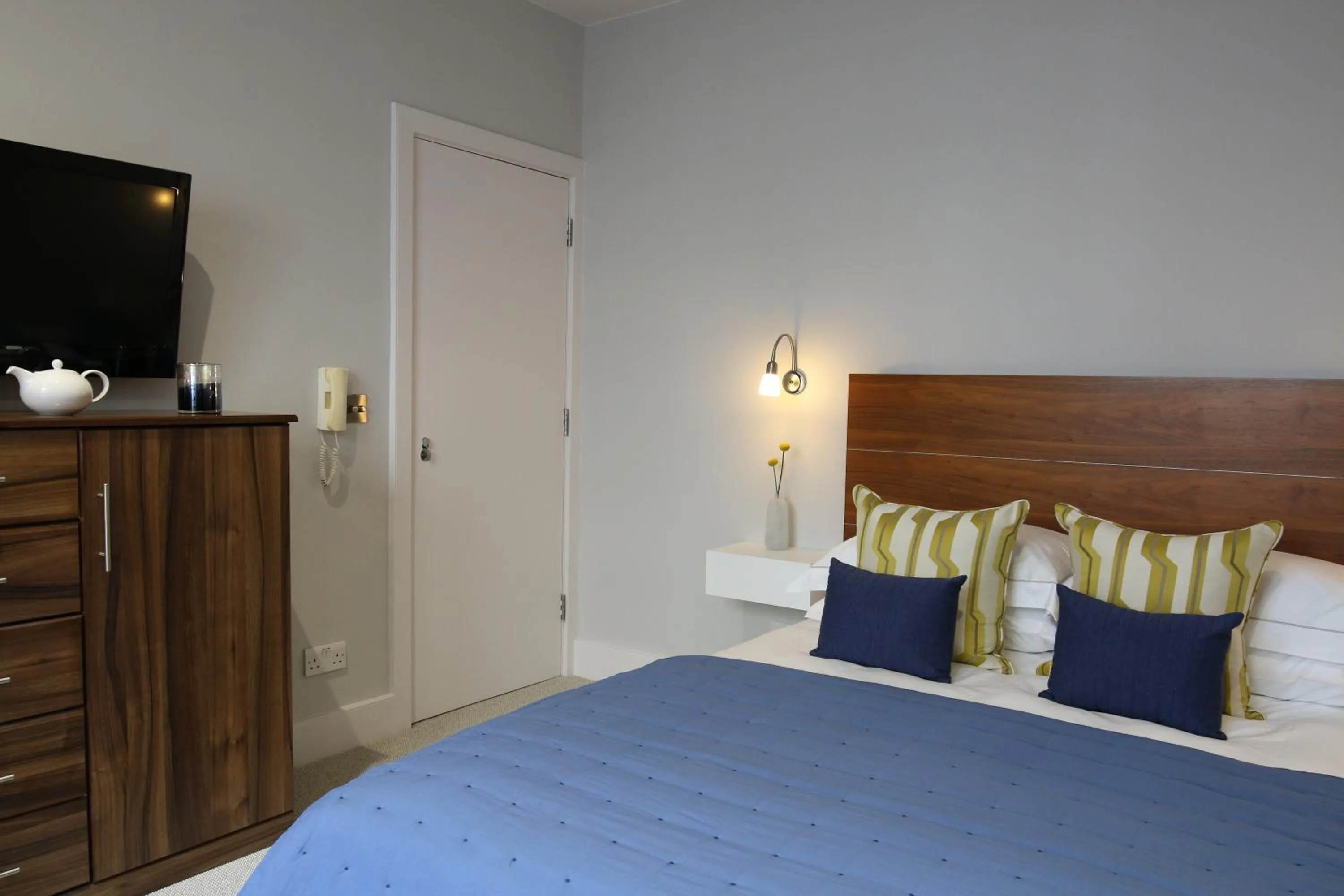 Bedroom, Bed in Belgravia Apartments