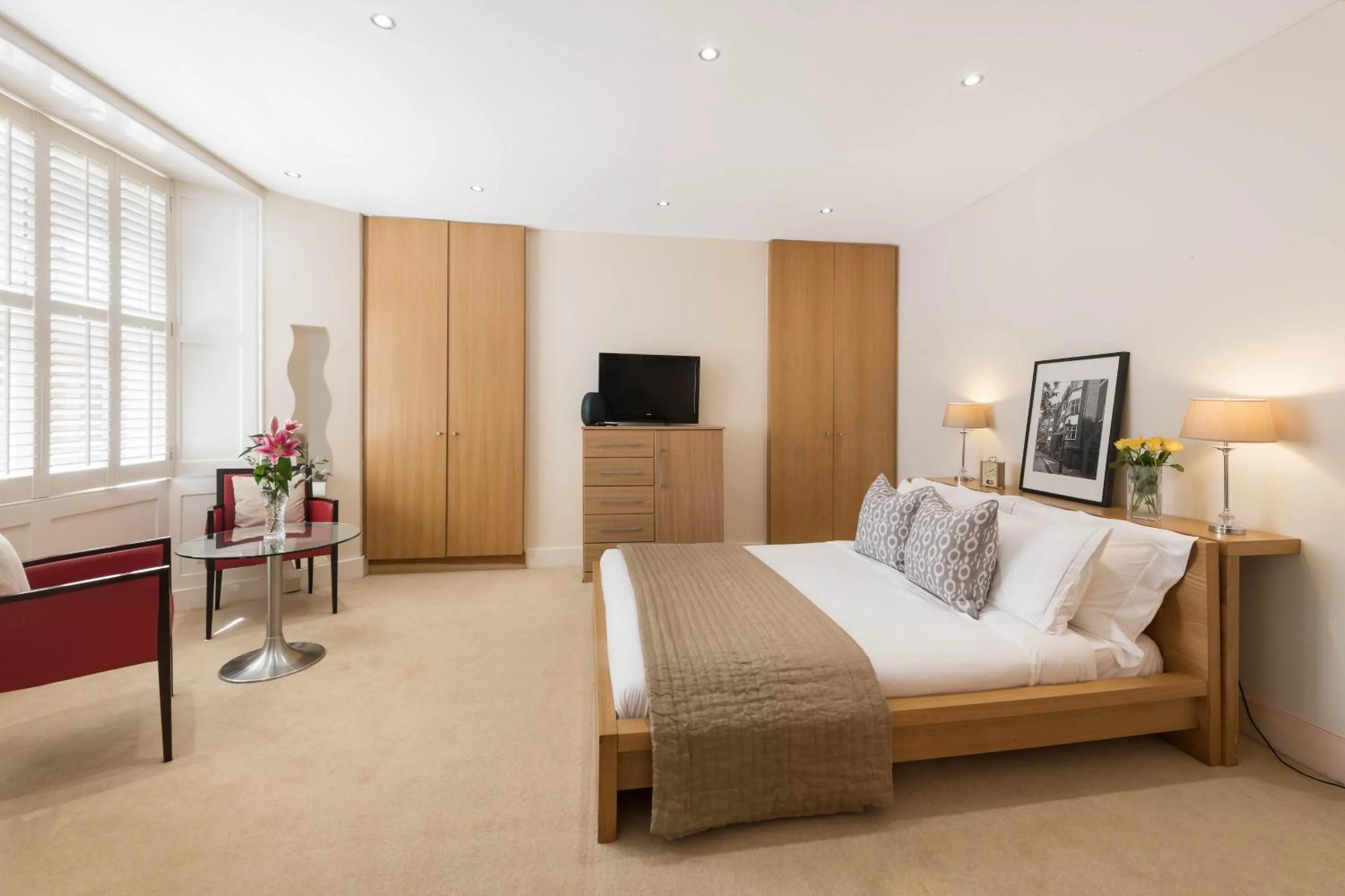 Photo of the whole room, Bed in Belgravia Apartments