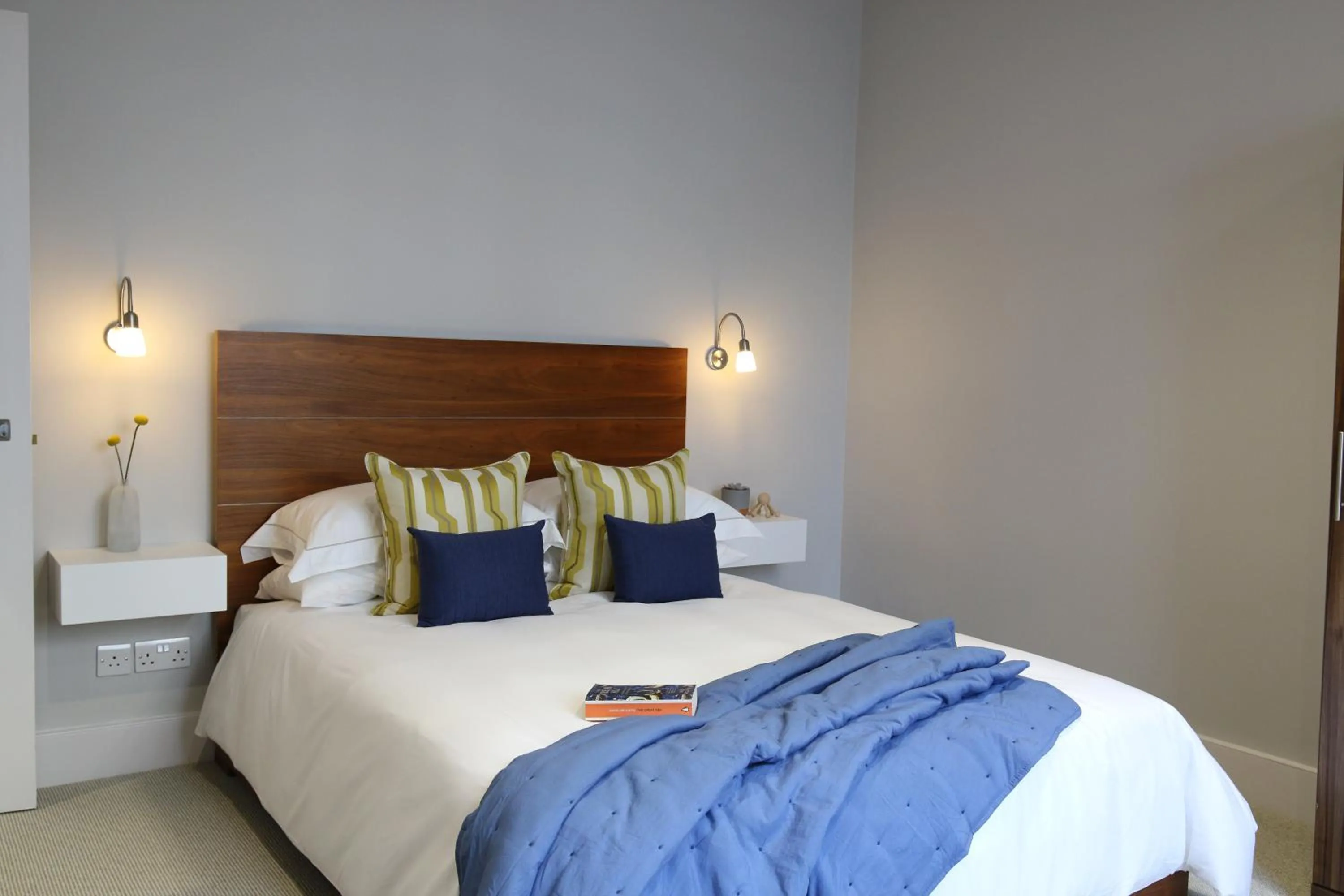 Bedroom, Bed in Belgravia Apartments