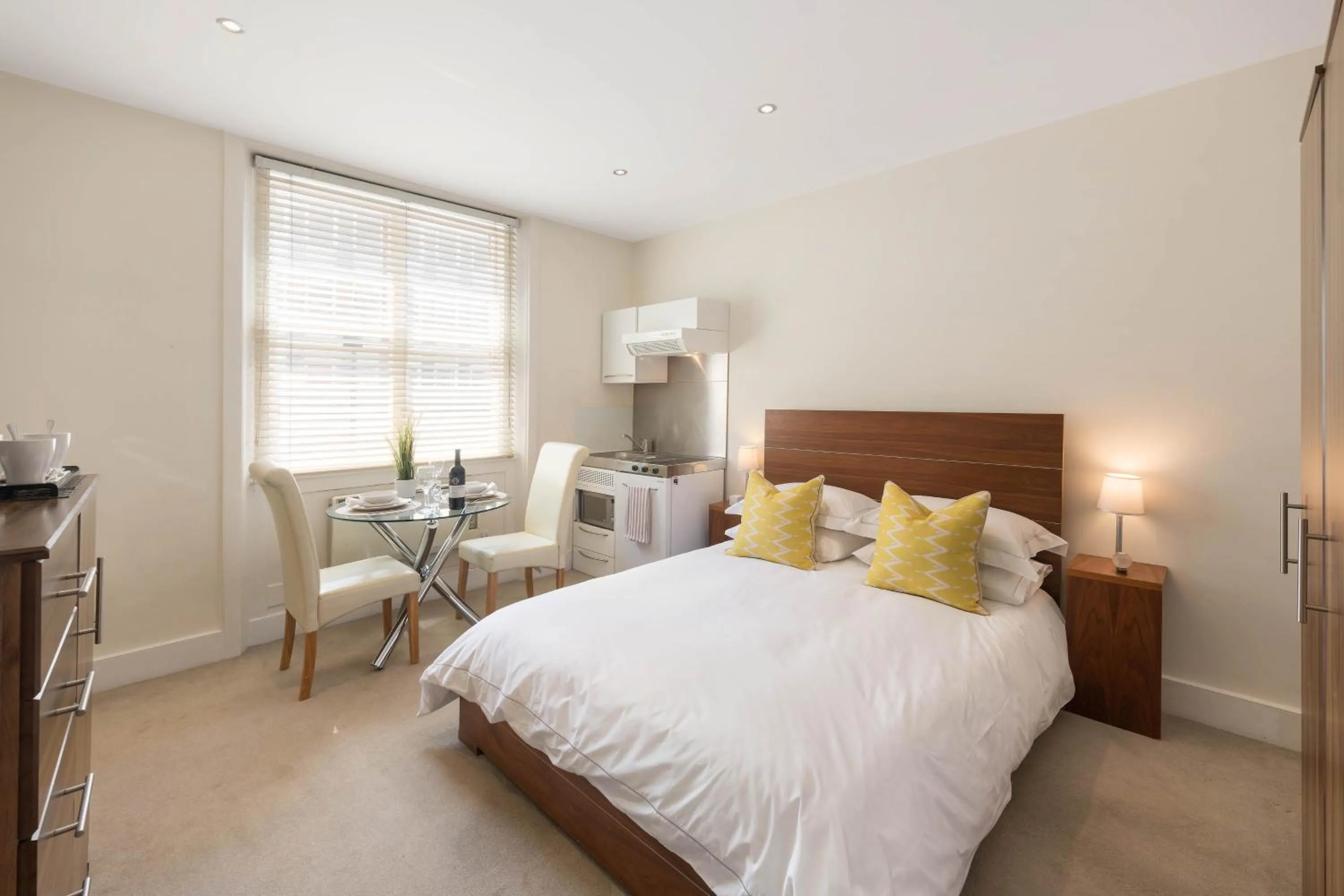 Bedroom, Bed in Belgravia Apartments