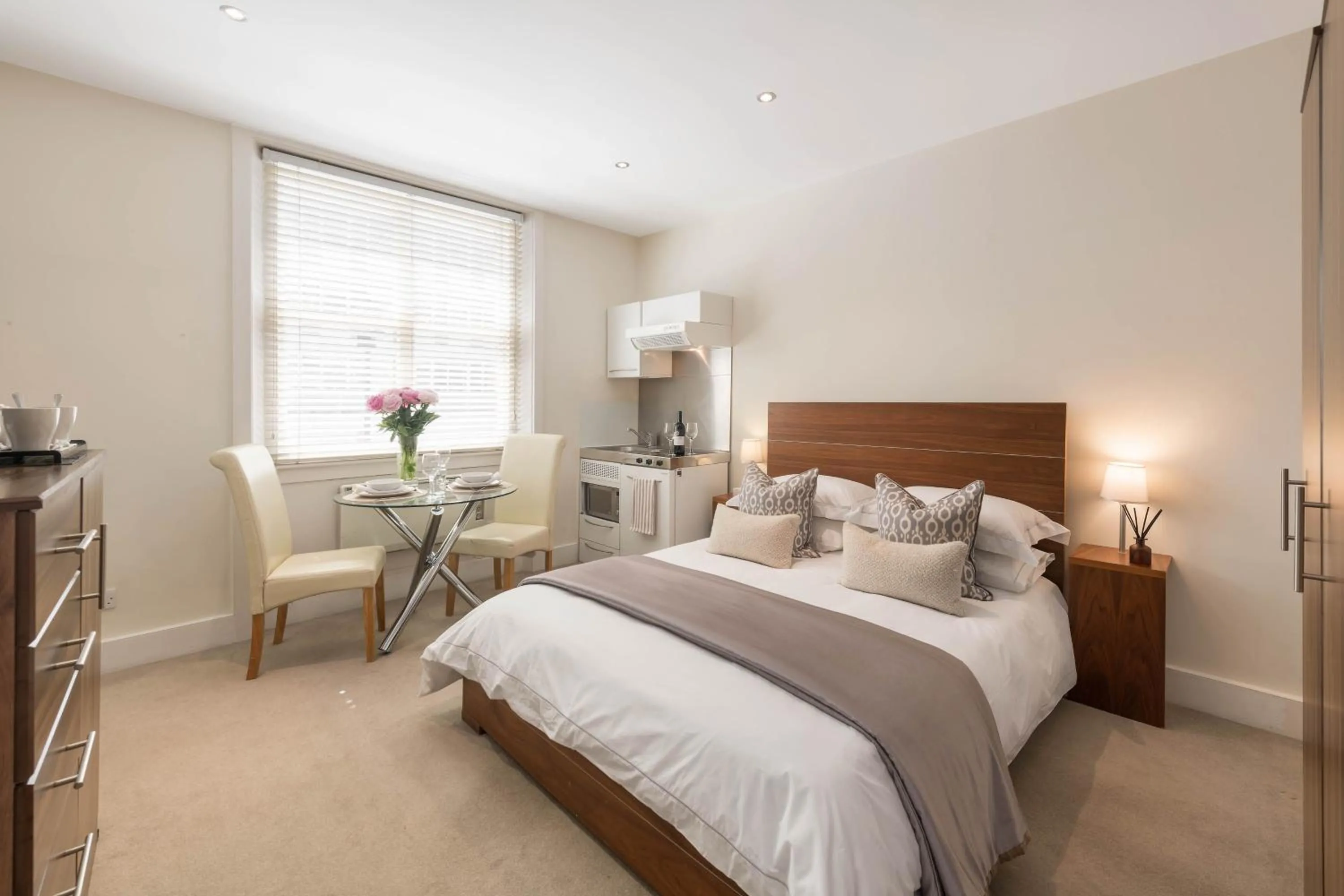 Bedroom, Bed in Belgravia Apartments
