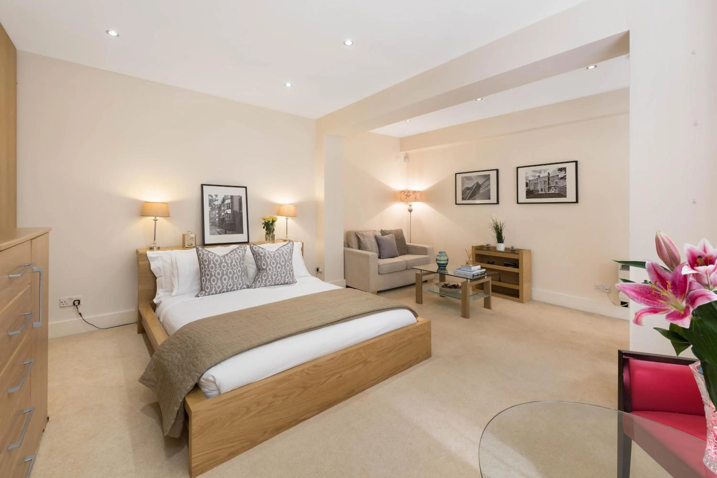 Photo of the whole room, Bed in Belgravia Apartments