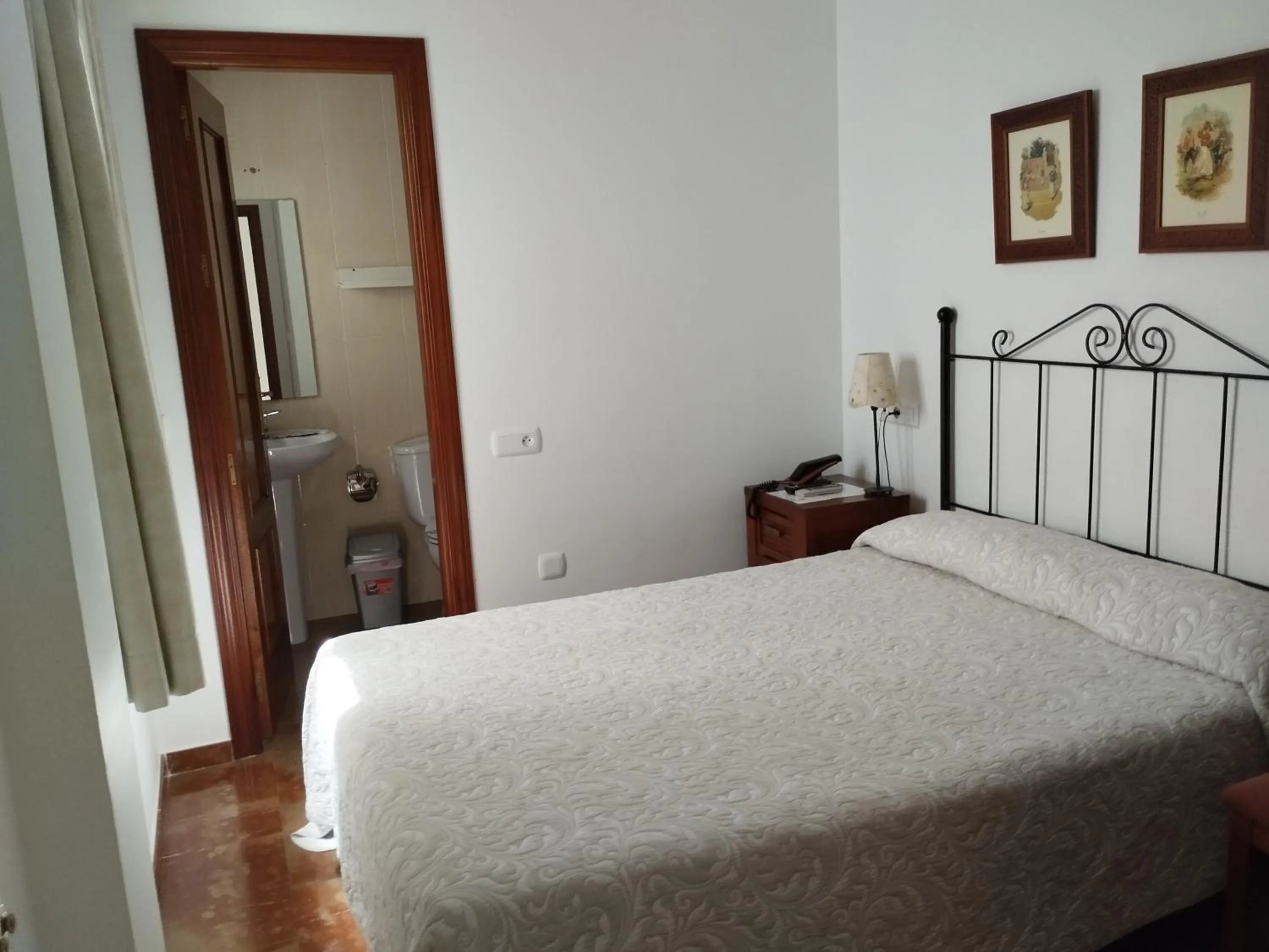 Bedroom, Bed in Hostal San Cayetano